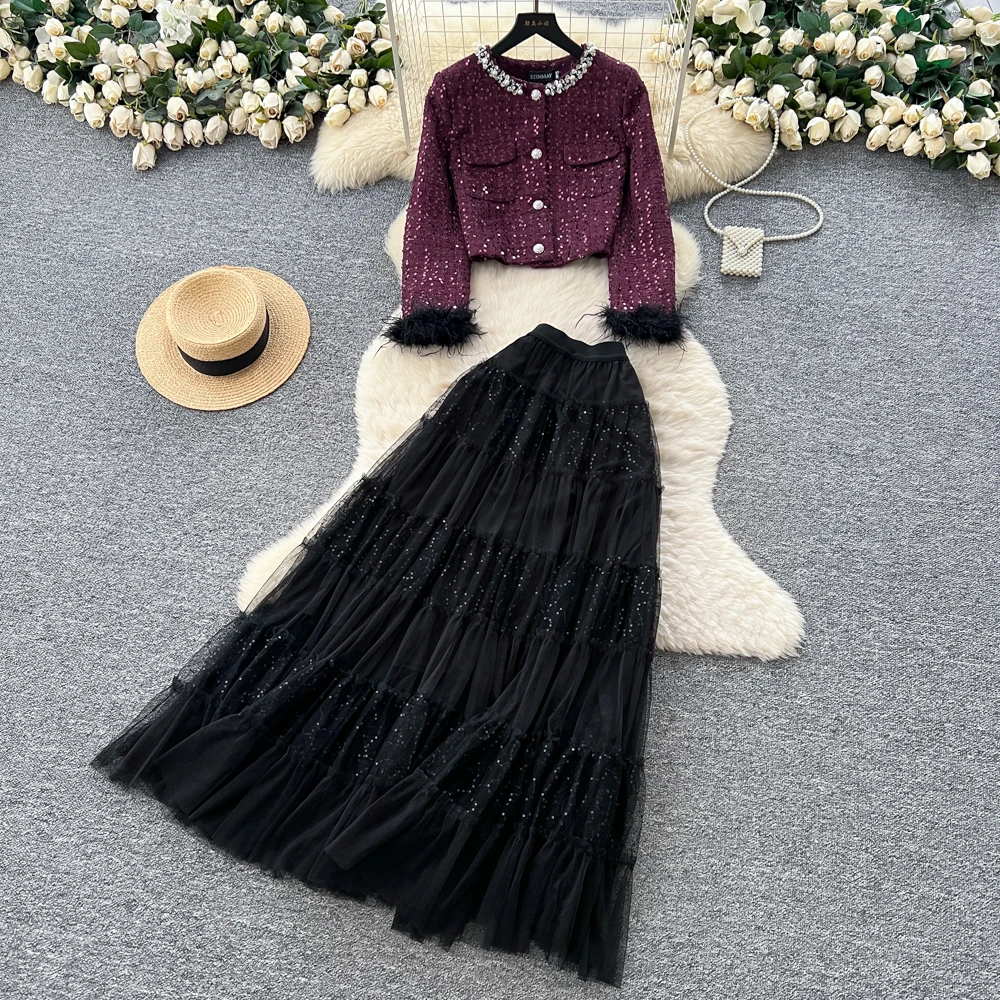 ALPHALMODA 2025, สไตล์ฝรั่งเศส, งานประณีต, คอเสื้อทรงกลมประดับลูกปัด, เสื้อแจ็คเก็ตปักเลื่อมแขนยาว, กระโปรงตาข่ายทรงพอง, ชุดสูทหรูหรา