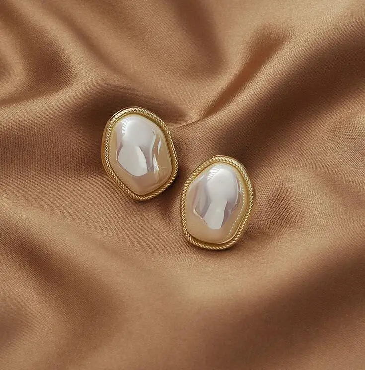Women's Vintage Circle Drop Earrings with Baroque Pearl