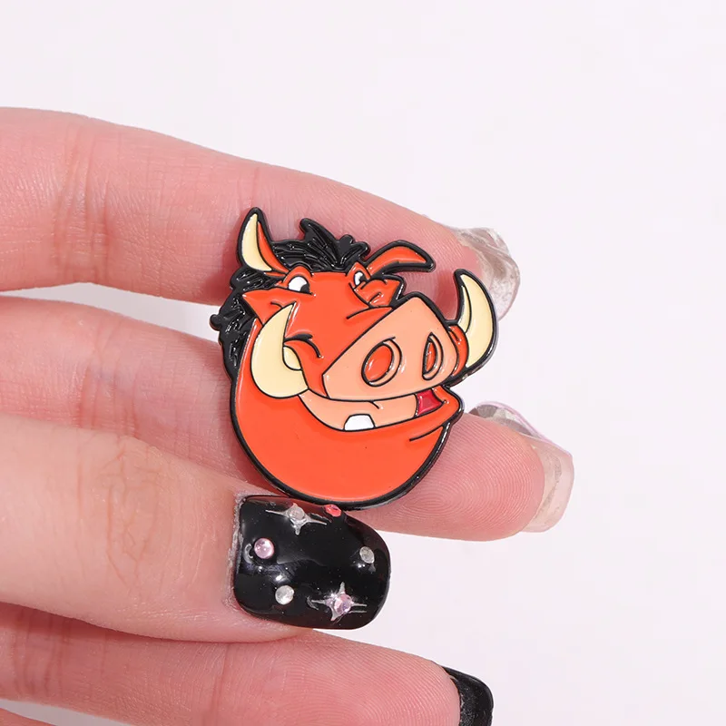 Broche en émail, Animal de dessin animé mignon, Warthog et Hula, singe dansant, Badge, drôle, thème Anime, Cosplay, épingle à revers, bijoux cadeau