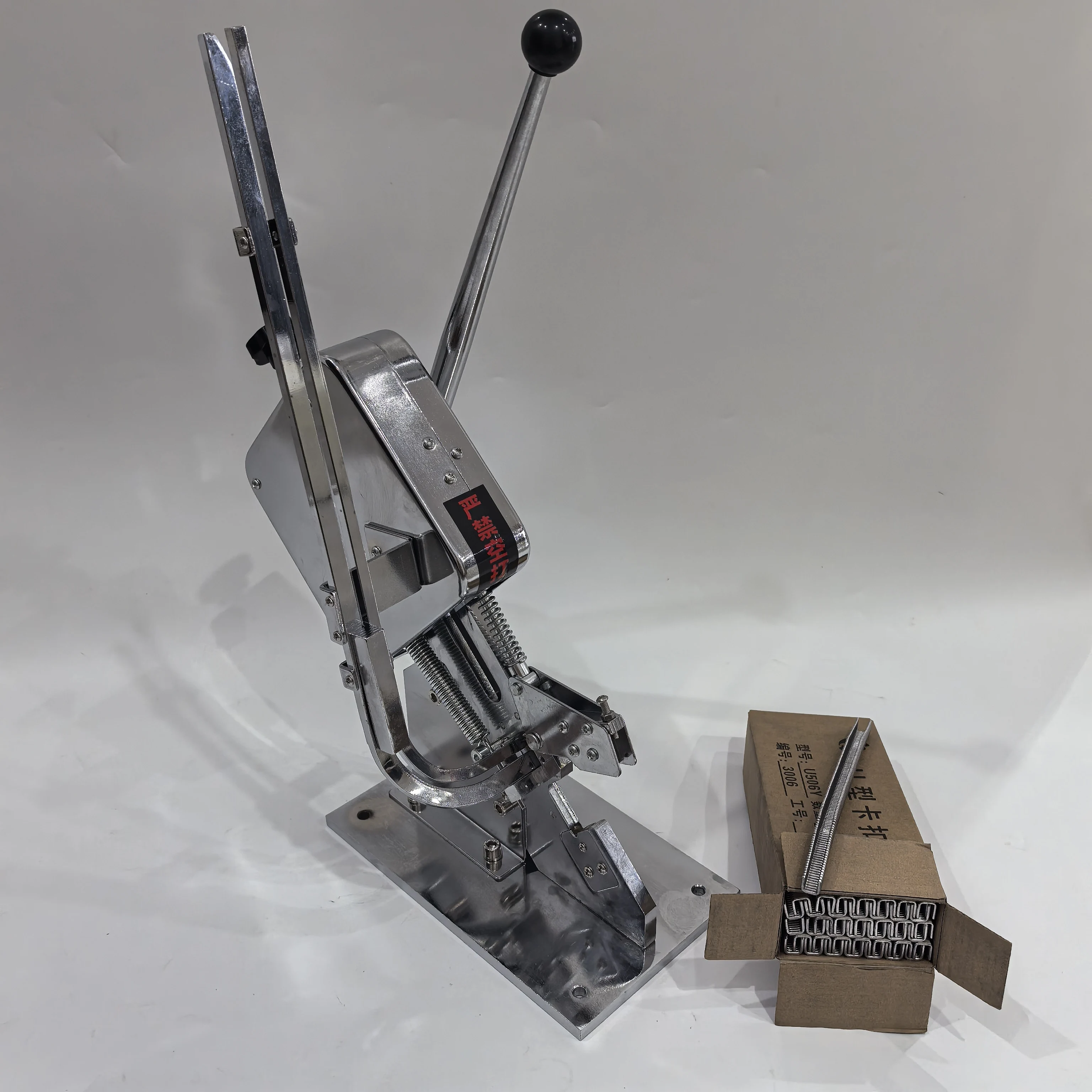 

High Quality Manual U-Shape Sausage Clipper Clipping Machine for Meat Packing & Plastic Bag Sealing with One Box U-Type Clip