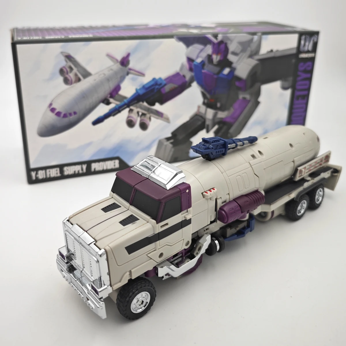 

Unique Toys robot UT-Y01 air force Three Transformations Tank Trucks, Autobots and Gas Bombs Mars Boys Collect Classic Toys