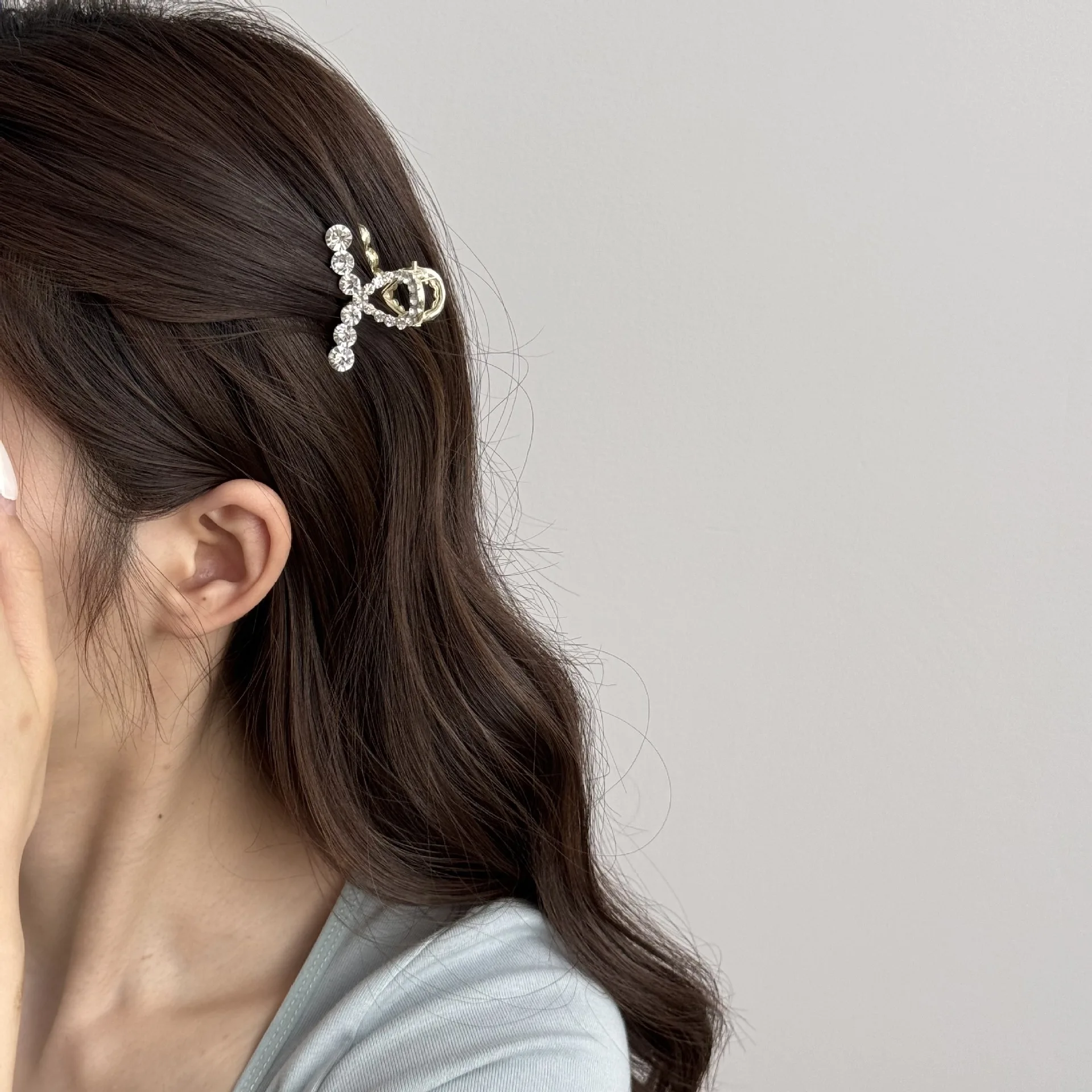 High-End Hair Clips 2025 New Bangs Pearl Shark Small Grab Clip Female Back of the Head Spoon Clip Half Tie Hair Accessories