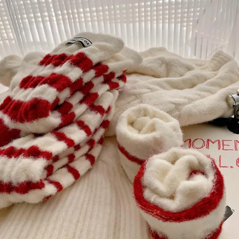 1 Pair Winter Red Socks Minimalist New Year Velvet Thickened Warm Sleep Socks Joyful Festive Stripe Red White Women's Socks