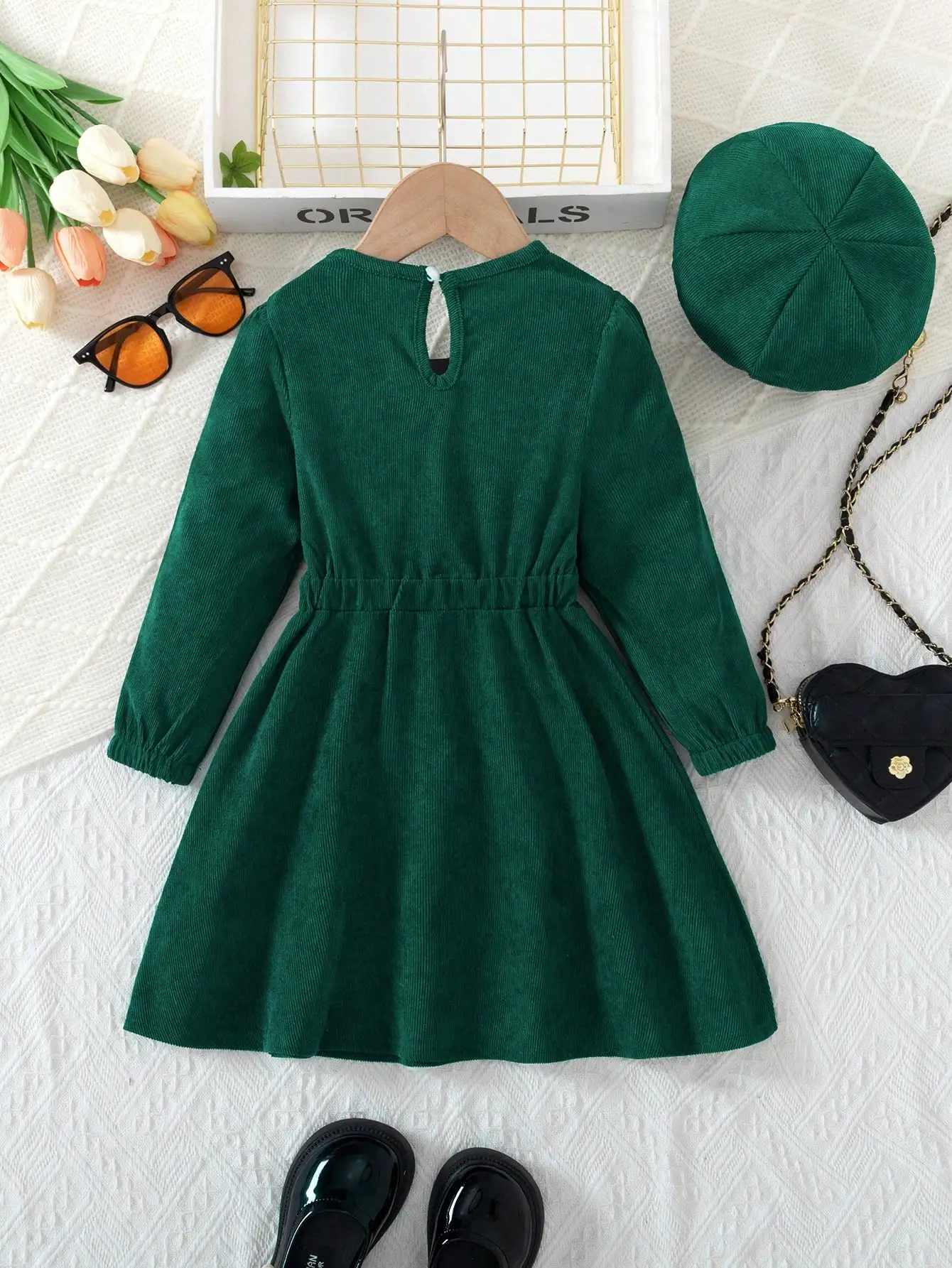 (6591) Little Girl's Romantic and Elegant Corduroy Christmas Beret Dress. Exquisite and Simple Button Design and Corduroy Material with a Round Neck, Long Sleeves, and A-Line Hem. Romantic and Elegant, Suitable for Various Christmas Parties, and Also Looks Exquisite for Everyday Wear.