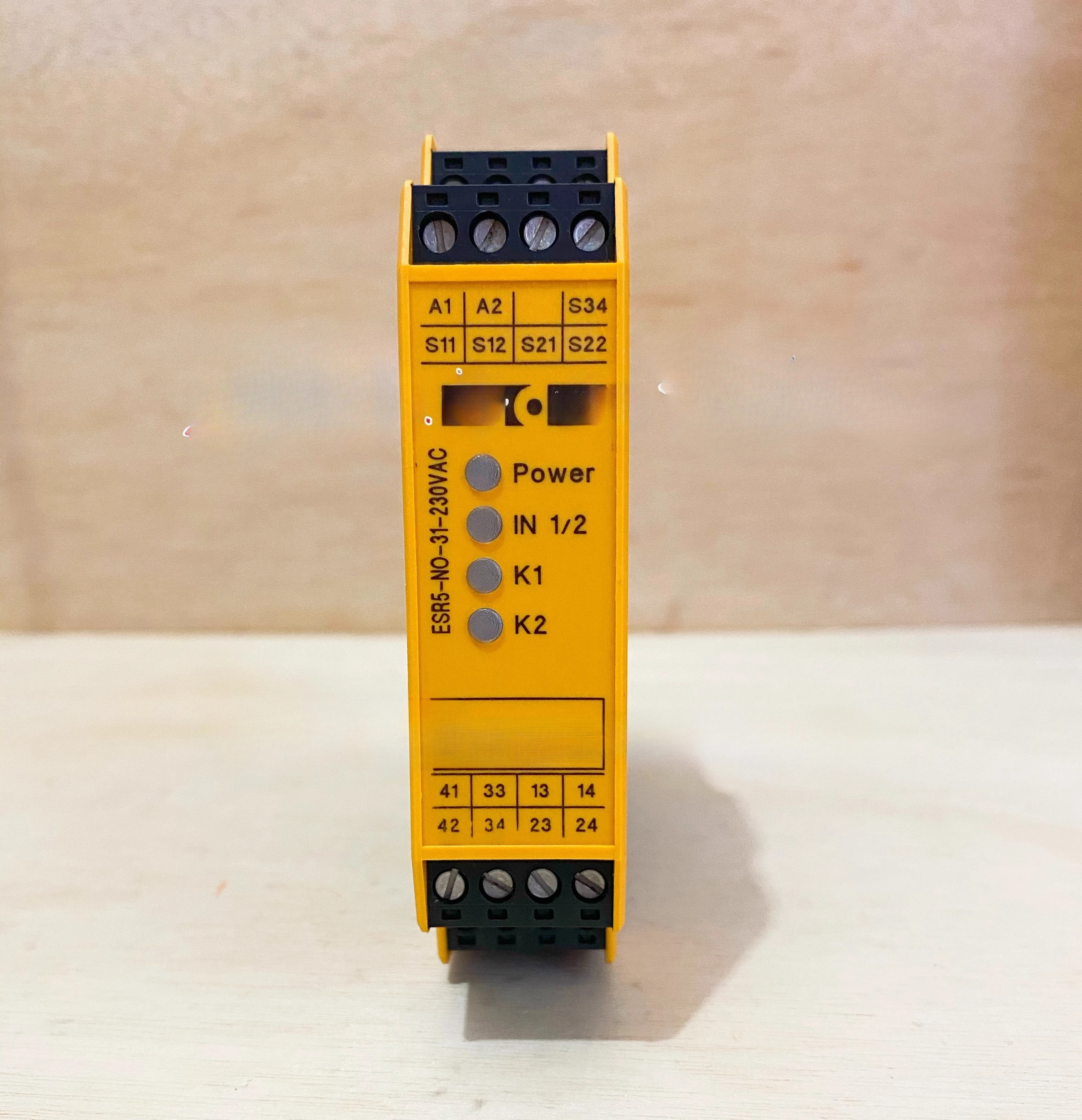 

Двухканальное предохранительное реле Eaton Muller ESR5-NO-31-230/24VAC-DC Spot