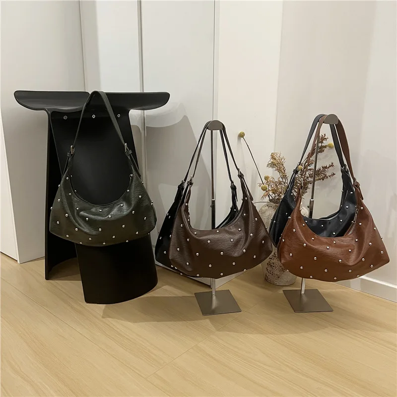 

Корейская женская сумка на плечо с заклепками, осенне-зимние сумки из синтетической кожи подмышками, повседневные модные простые женские сумки