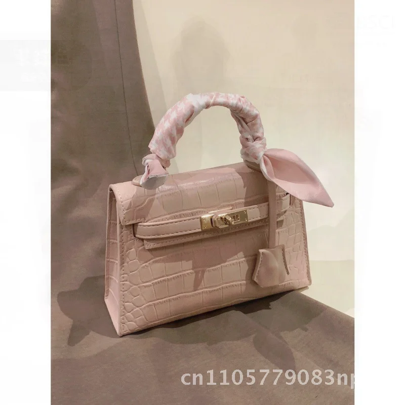 حقيبة يد نسائية فاخرة من كيلي خفيفة مع وشاح حريري سروال قصير وردي #5