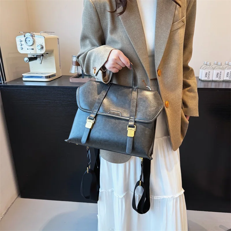 حقيبة نسائية محمولة ذات سعة كبيرة، حقيبة ظهر جديدة على الطراز الأجنبي على الطراز الكلية، حقيبة ظهر ركاب على الطراز البريطاني القديم.