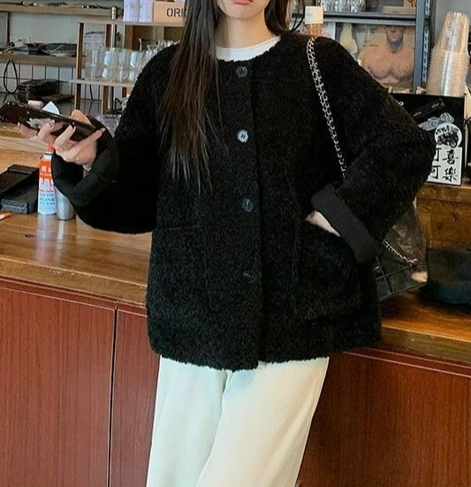 เสื้อโค้ทขนสัตว์สไตล์ลำลองแบบหลวมๆ รุ่นใหม่ ฤดูใบไม้ร่วง-ฤดูหนาว ปี 2025 เป็นมิตรกับสิ่งแวดล้อม