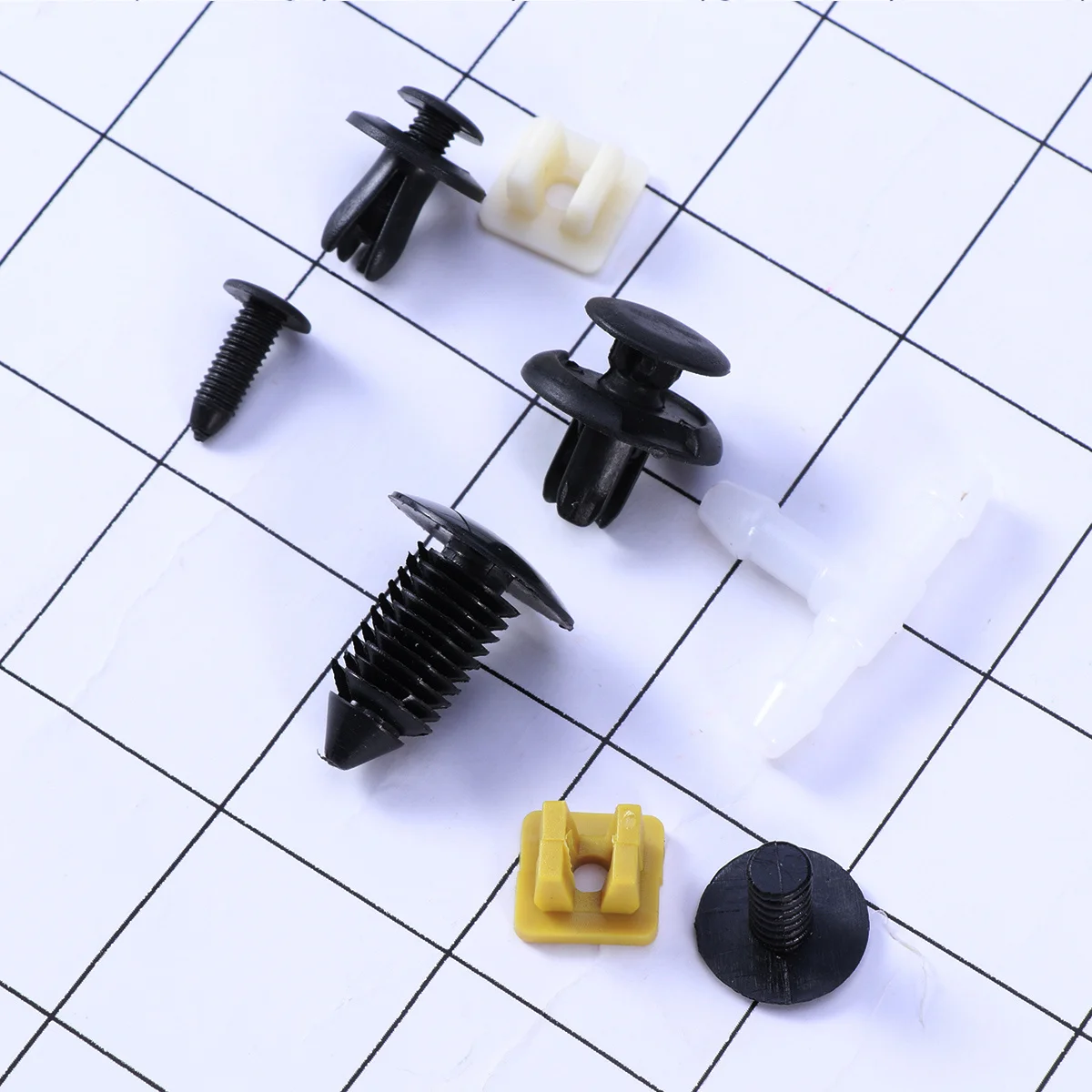 

500Pcs Automotive Push Pin Clips Nylon Bumper Fasteners Door Panel Trim Rivet Clip Set for Car Interior Upholstery Fix