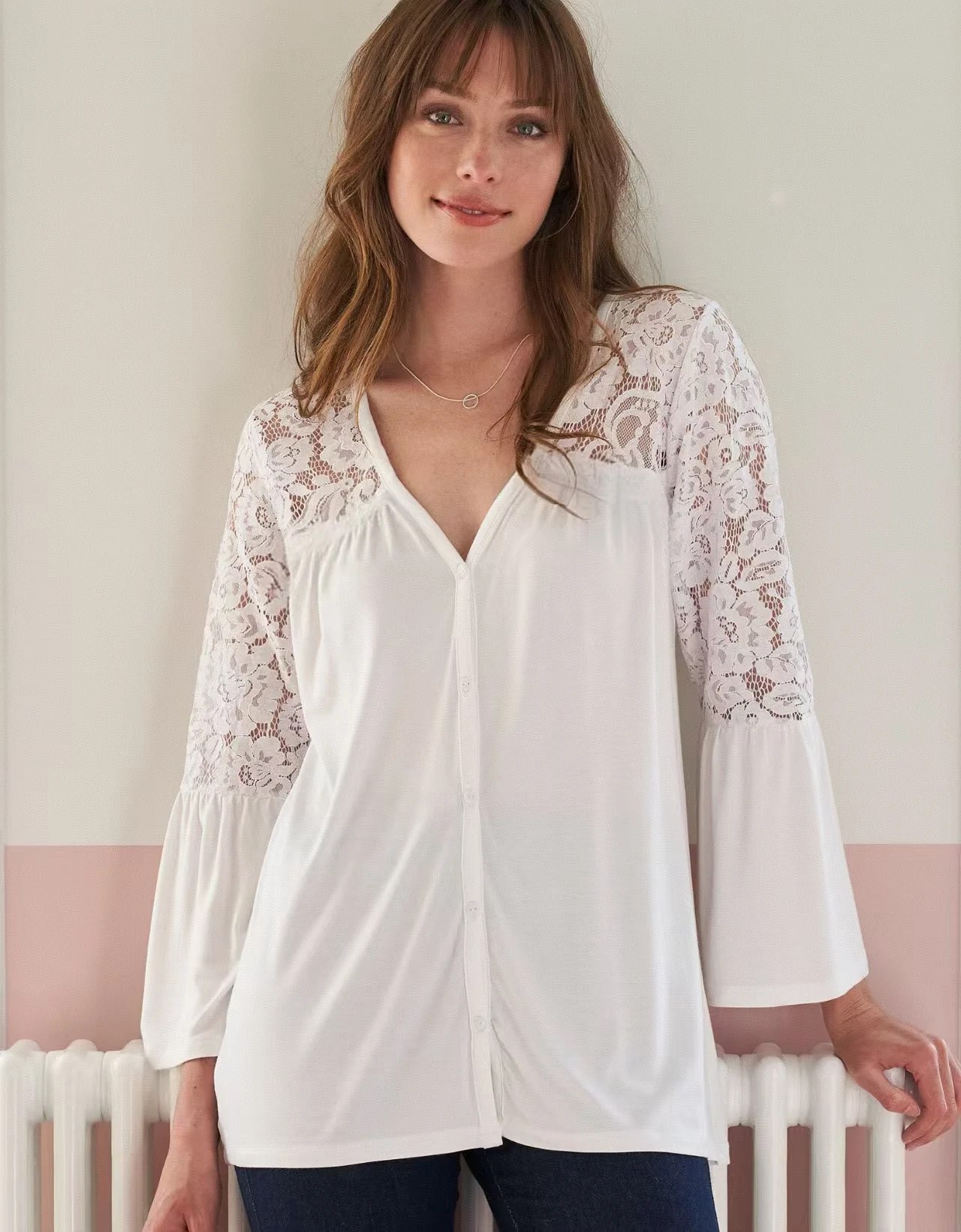 Chemise en dentelle de couleur unie v, couture sexy, boutonnage, manches évasées, chemisier femme