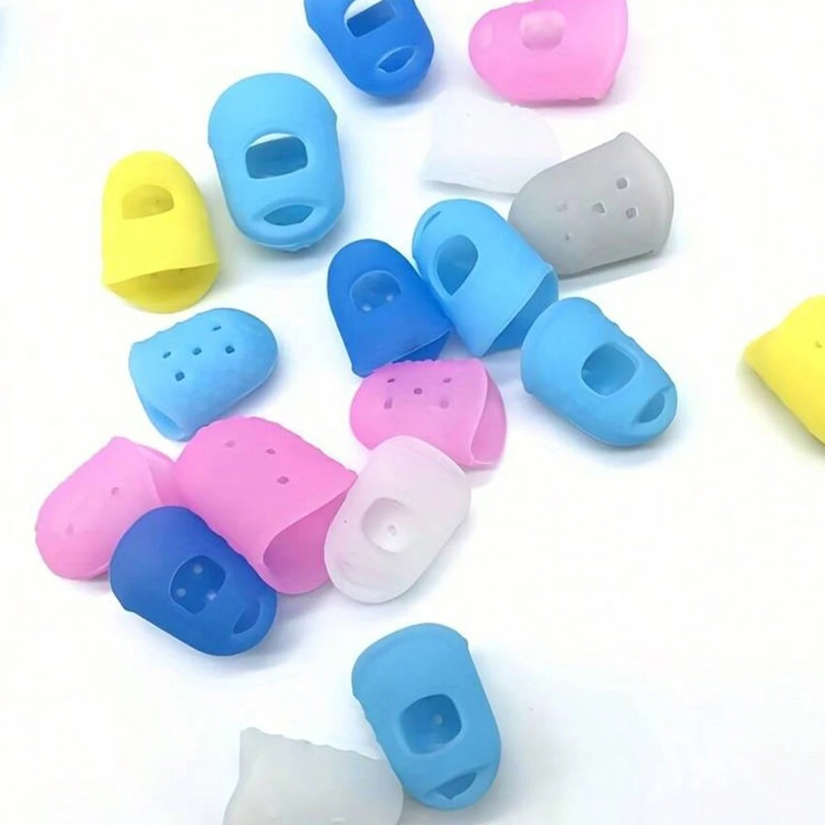 

5 pieces/random colored silicone finger cots, suitable for practicing playing the piano, string pressing finger cots