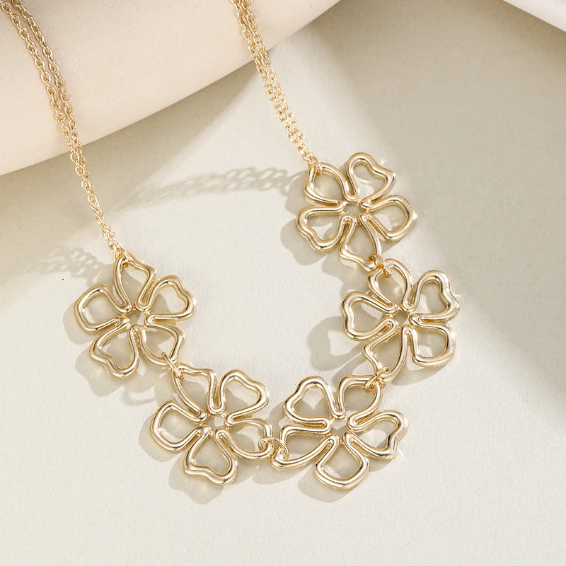 European and American Fashion Gold Color Chain Hollow Flower Necklace Women's Classic Trendy Holiday Accessory Gift