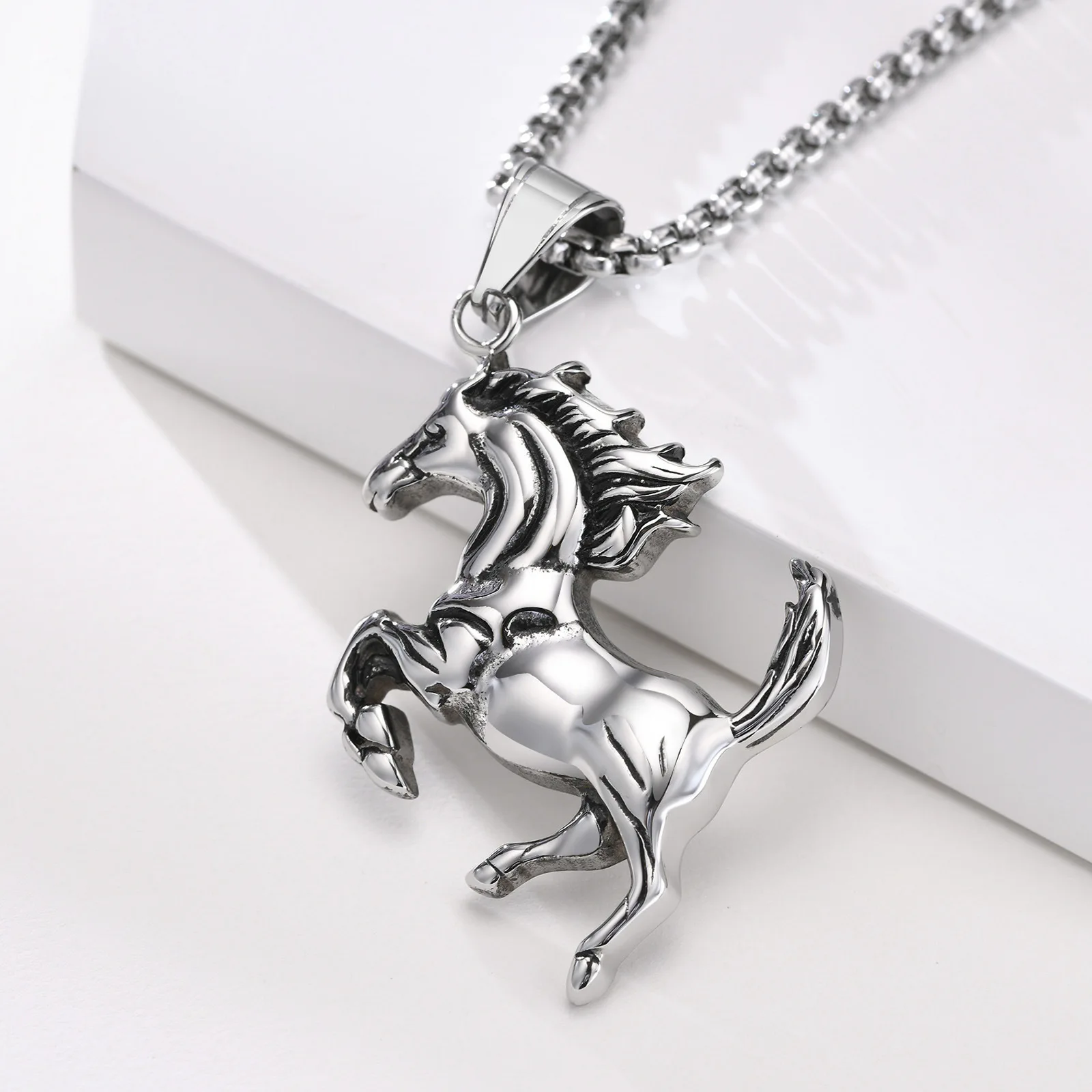 Titanium steel sweat blood horse pendant retro men‘s and women\'s stainless steel thousand-mile horse necklace accessories