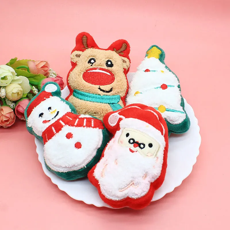 4 Stück Cartoon-Plüsch-Weihnachtsdekorationen – niedliche Schneemann-, Weihnachtsmann- und Rentier-Haarband-, Hut- und Taschen-Dekorationsaufnäher – Detail 3