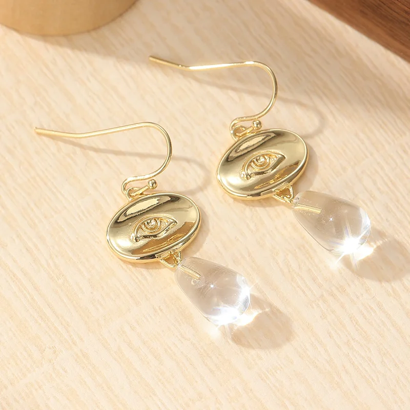 Vintage-Design Hängende Ohrringe mit weißen Steinen für Damen, ethnische goldfarbene Metall-Ohrringe mit handgeschnitztem Muster, baumelnde Ohrringe für Frauen – Detail 5