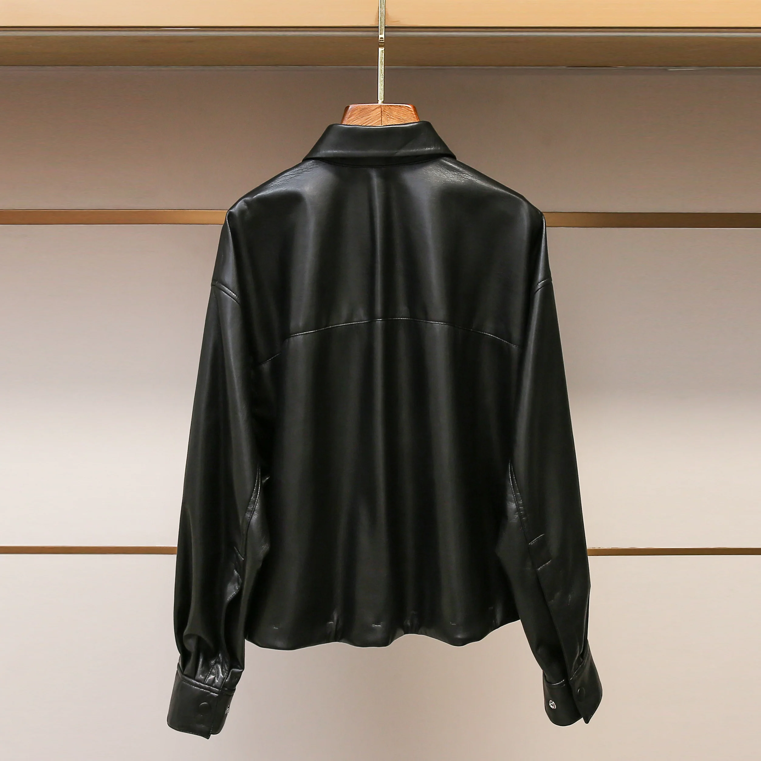 高級婦人服 ロースレオル ジャエット デザイン入り ネイキッドレザーポーチ クアンティ 冬の新作 レディースコート