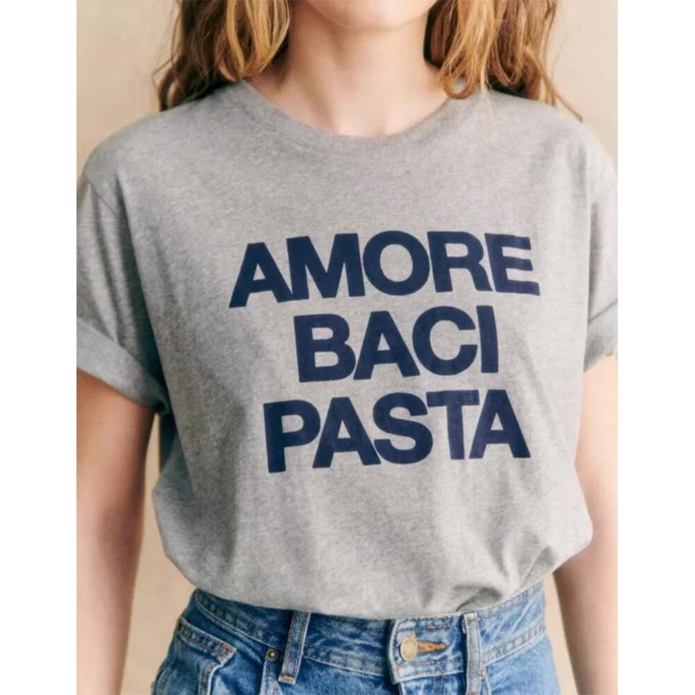 Amore Baci Pasta Briefe drucken Sommer grau T-Shirt Frauen lose Baumwolle lässig Tops T-Shirts Vintage-Stil elegante Hemden