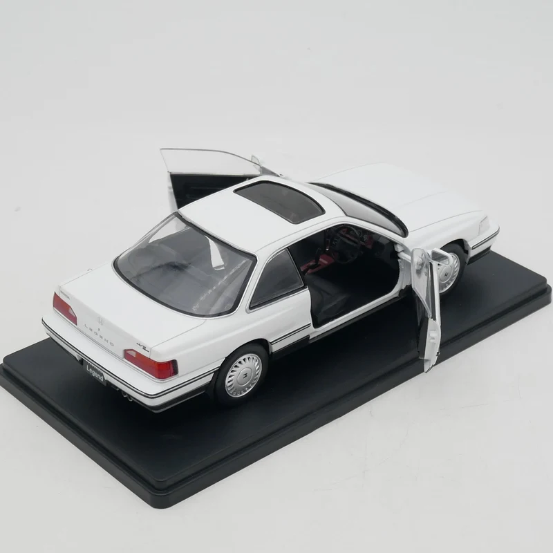 Ixo 1:24 Skala Diecast Alloy Honda Legend Coupe 1987 Zabawki Samochody Model Klasyka Nostalgia Prezenty dla dorosłych Pamiątka Statyczny wyświetlacz