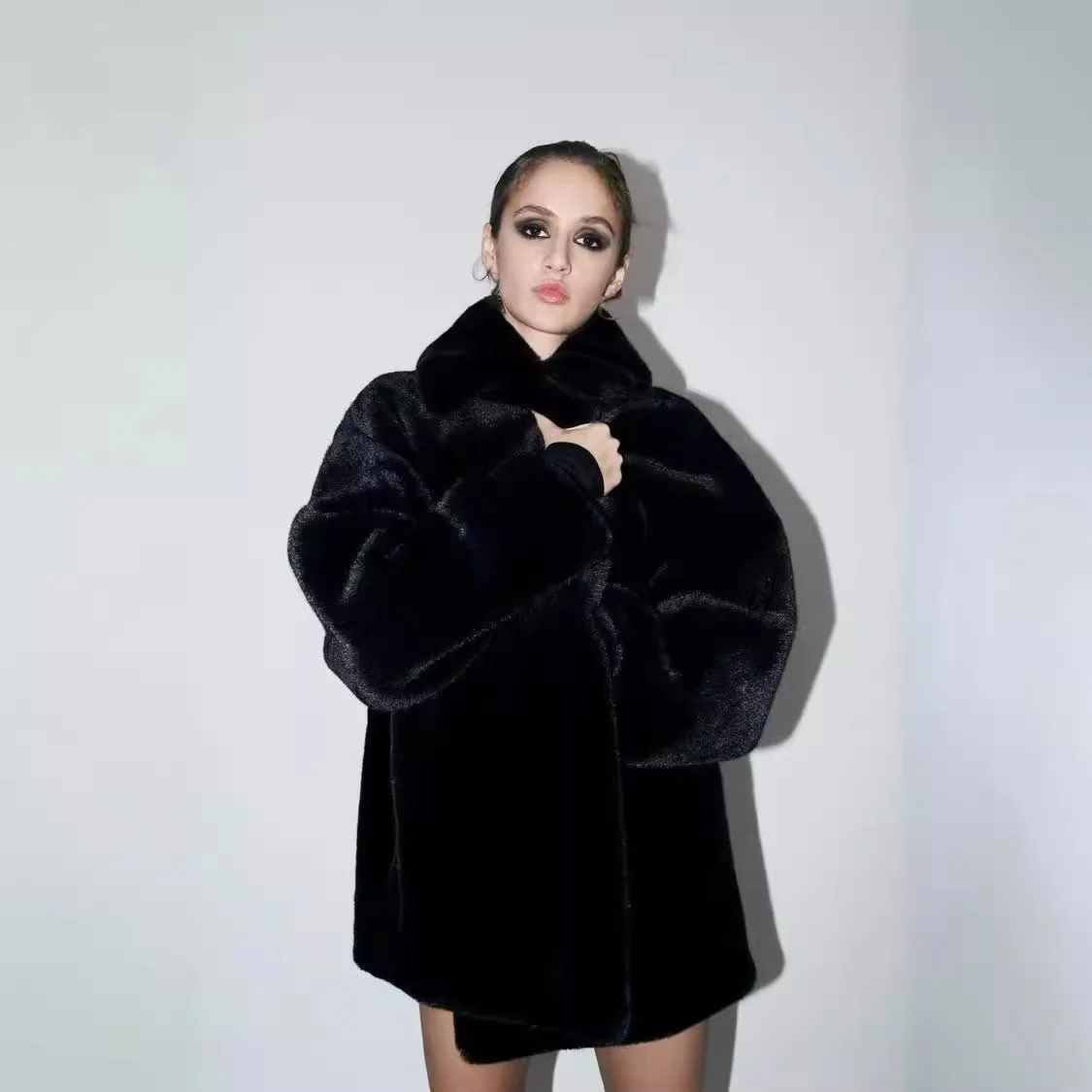 

Black Luxury Women's Winter Imitaion Fur Jacket Lapel Collar Full Sleeve Lady Mink Fur Jacket Temperament Female Eco Fur Outwear