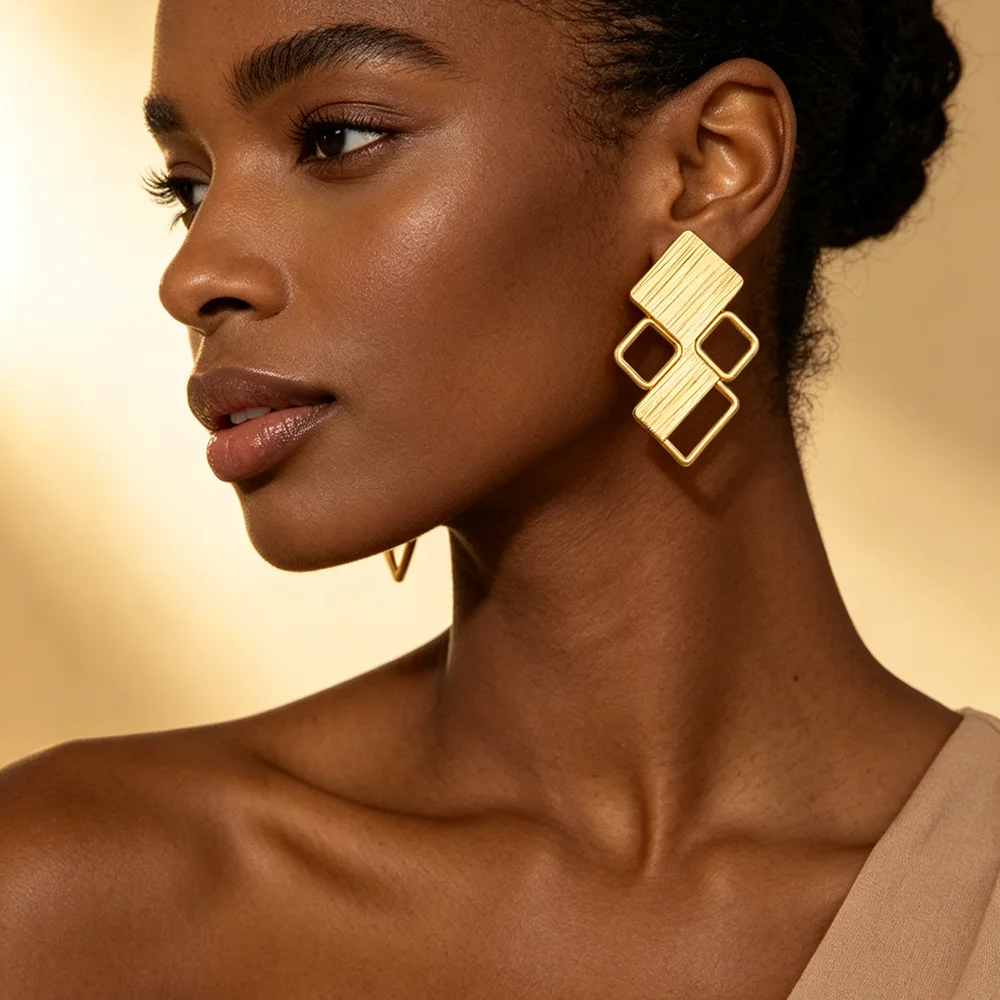 Damen-Set aus 18K vergoldeten, gebürsteten, gestapelten, hohlen, quadratischen, geometrischen Ohrringen und Ringen – Afrikanisches Ethno-Statement-Schmuckstück für Hochzeit und Party – Geschenk – Detail 2