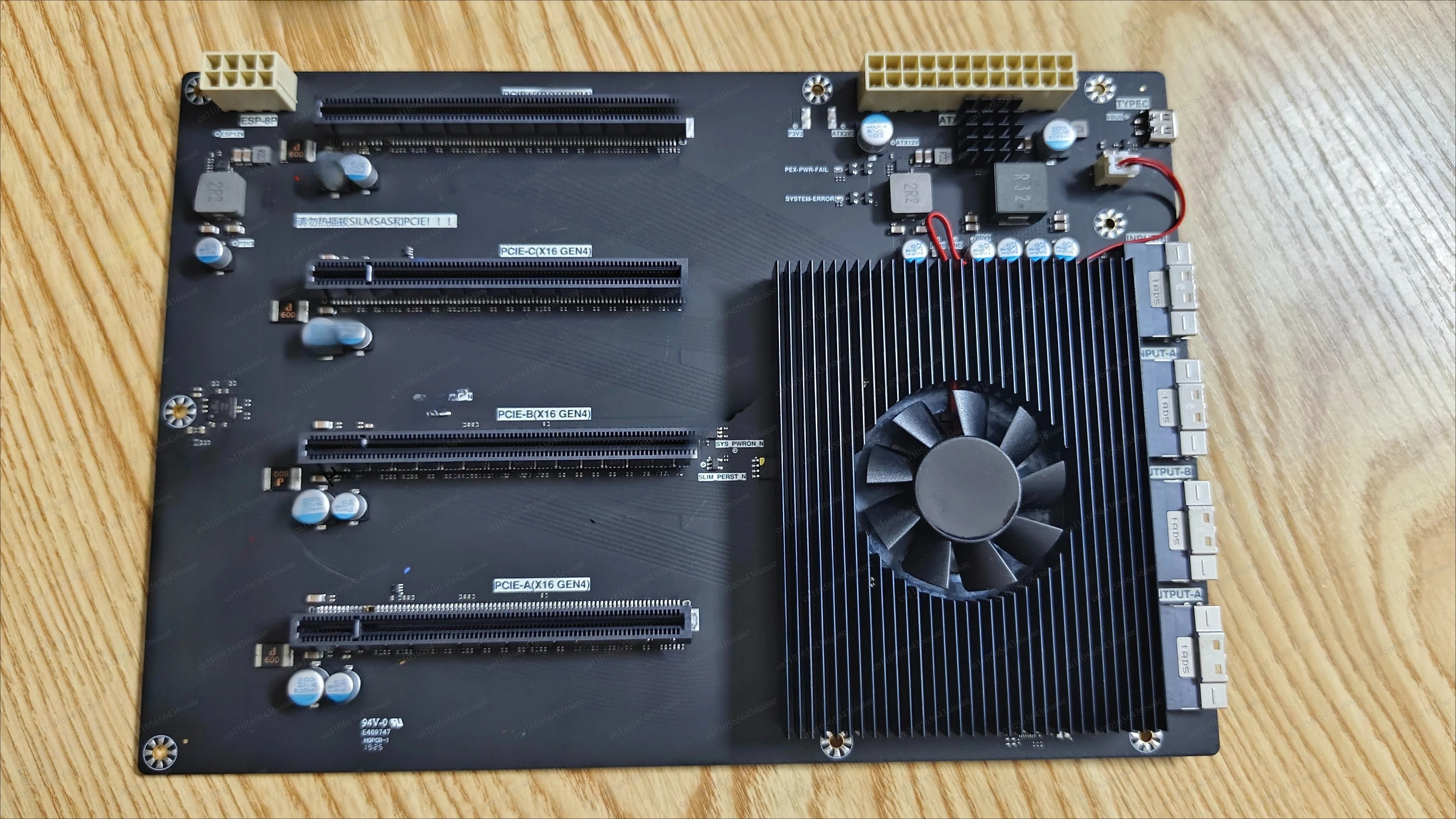 PCIe 4.0 GPU Expansion Backplane, Quad‑GPU Support with Dual‑Slot Spacing, Built‑in PEX88080 / PEX88096 PCIe Switch Chip