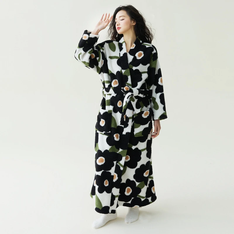 女性の冬厚く暖かいフランネルロングローブ着物バスローブガウンフラワープリントパジャマホームウェアコーラルフリースラウンジウェア