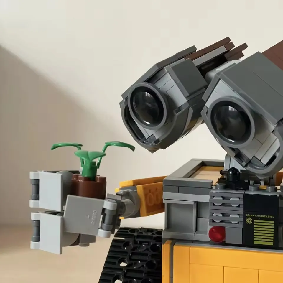 Hot 687 pcs Wall-E Building Block Kit MOC Idea Technical Classic Movie Model Building Block Assembly Children's Toy Gift image 5
