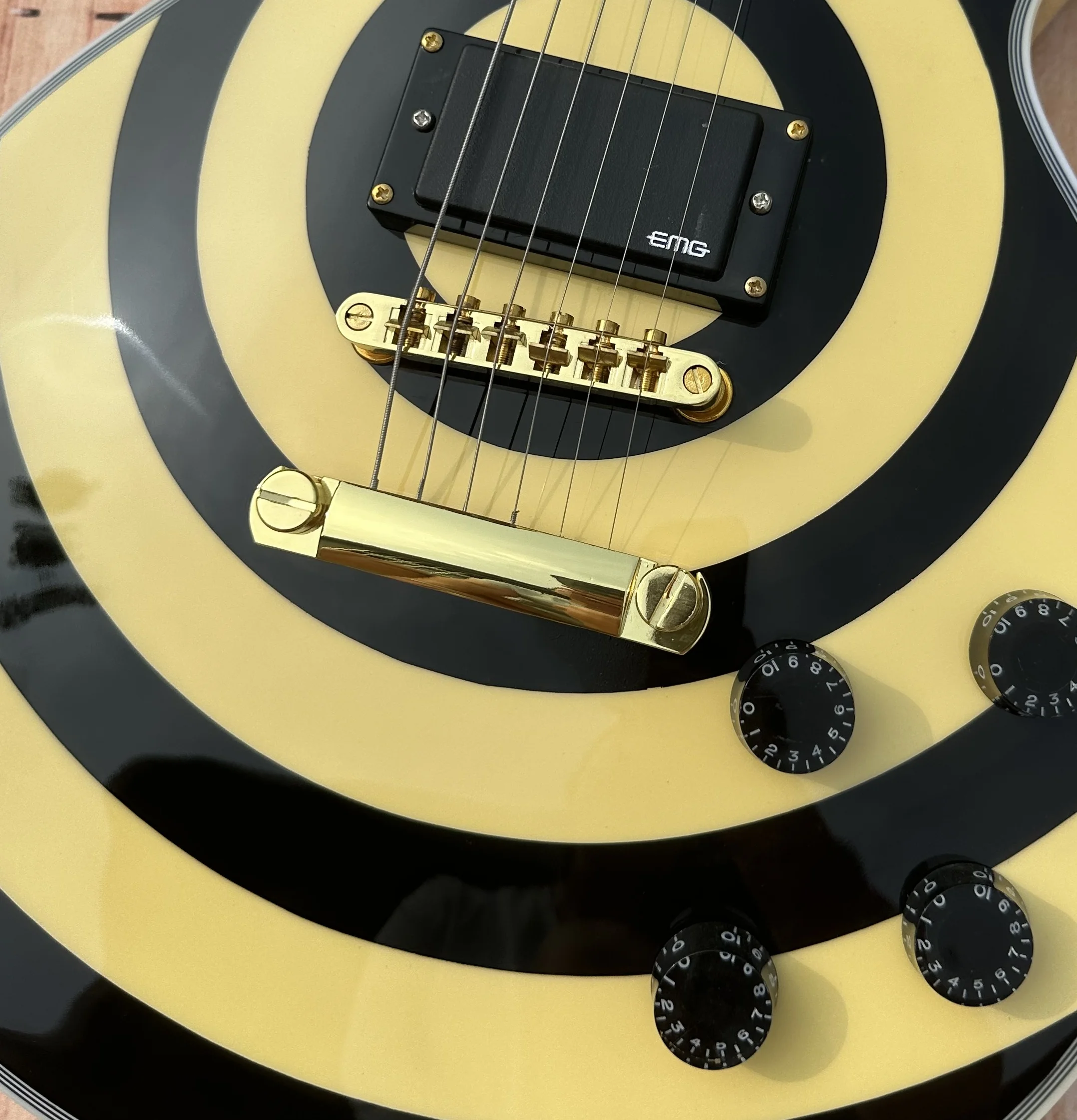 Customized electric guitar, ZAKK guitar, gold accessories, EMG pickup, classic black and white stripes, in stock, lightning pack