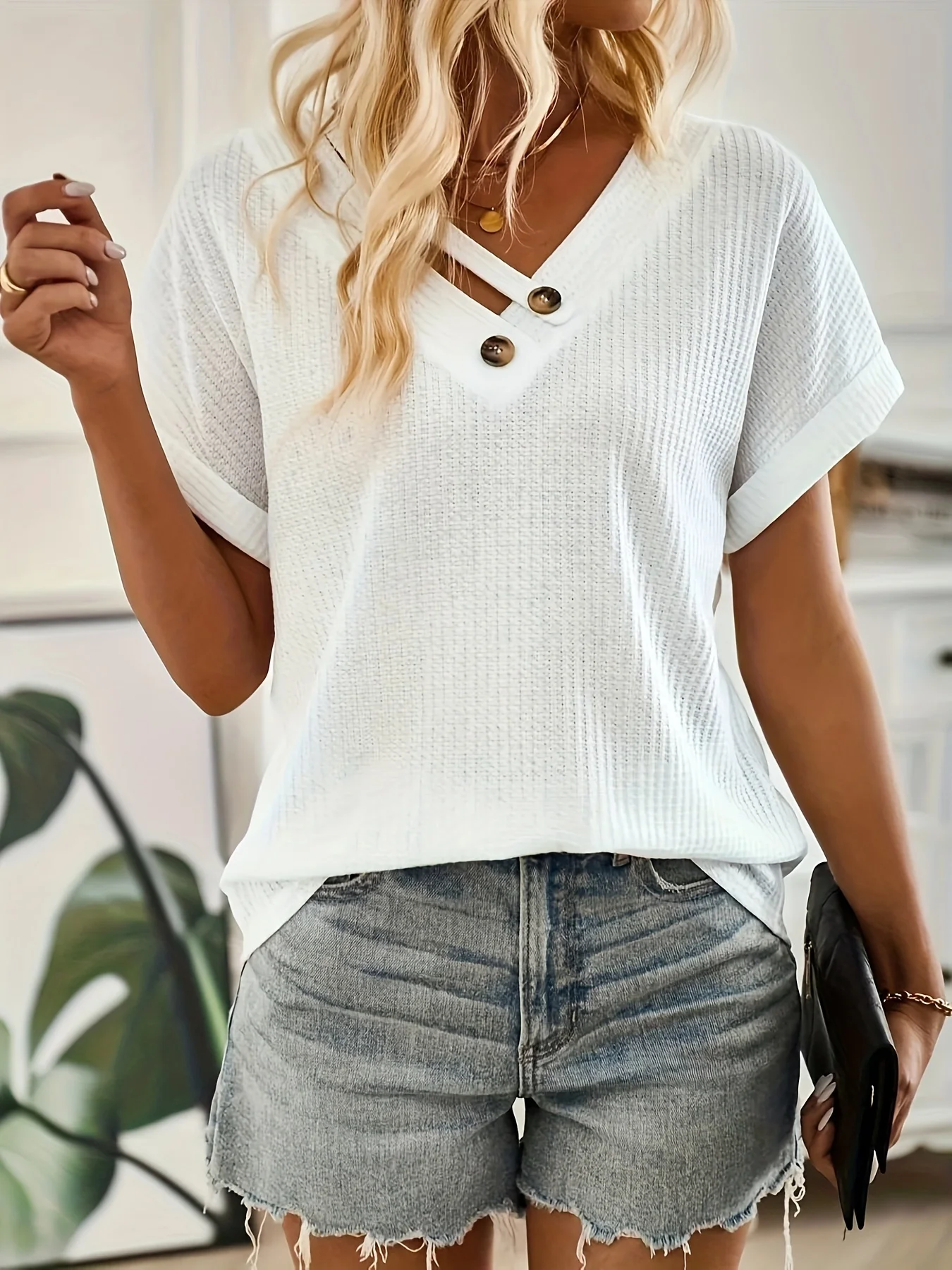 

New women's solid color V-neck button decoration casual short sleeved T-shirt