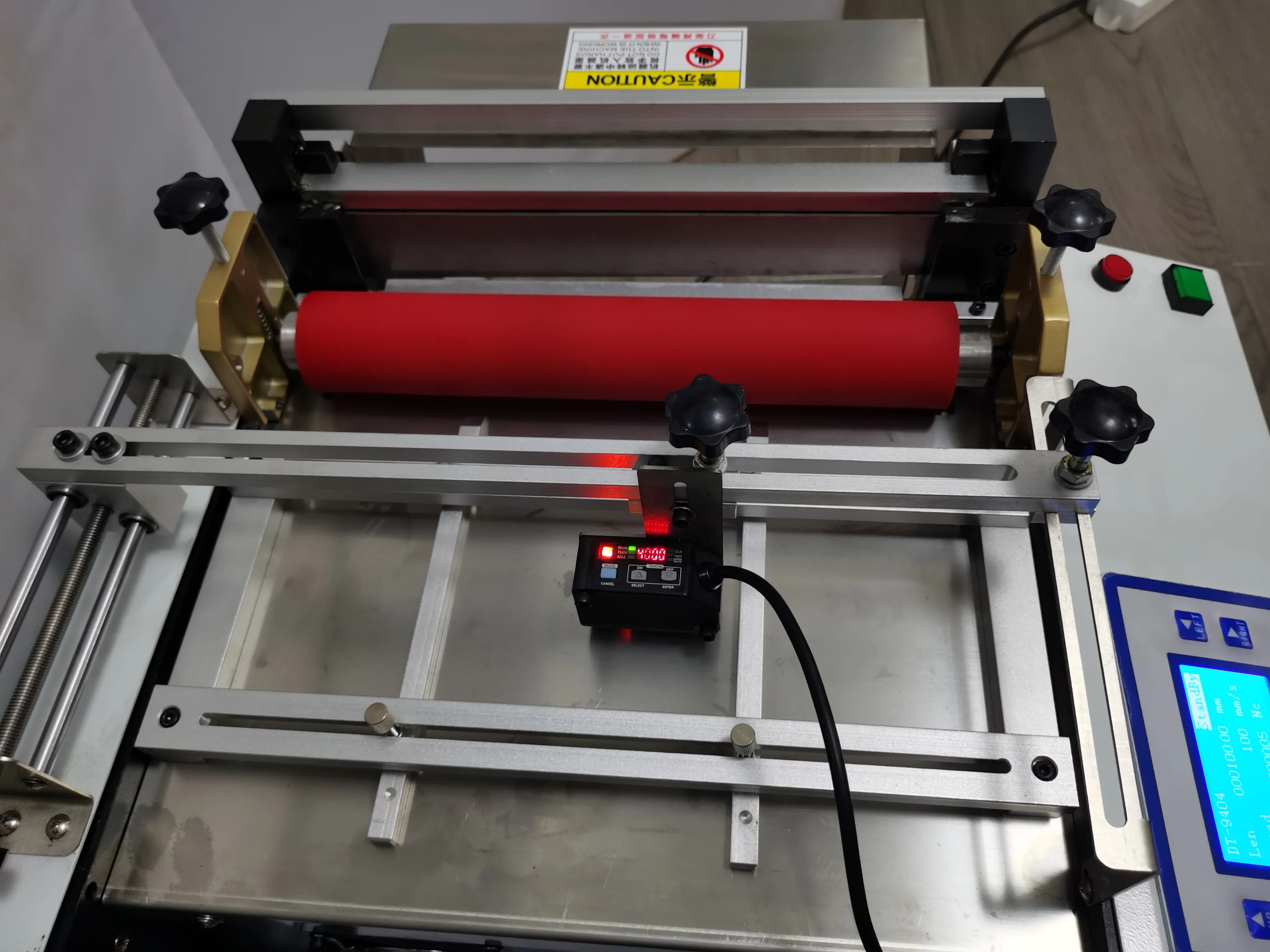 HY-300 Microcomputer Automatic Cutting Machine Copper and aluminum foil plastic polyester PVC cutter+optoelectronics locator