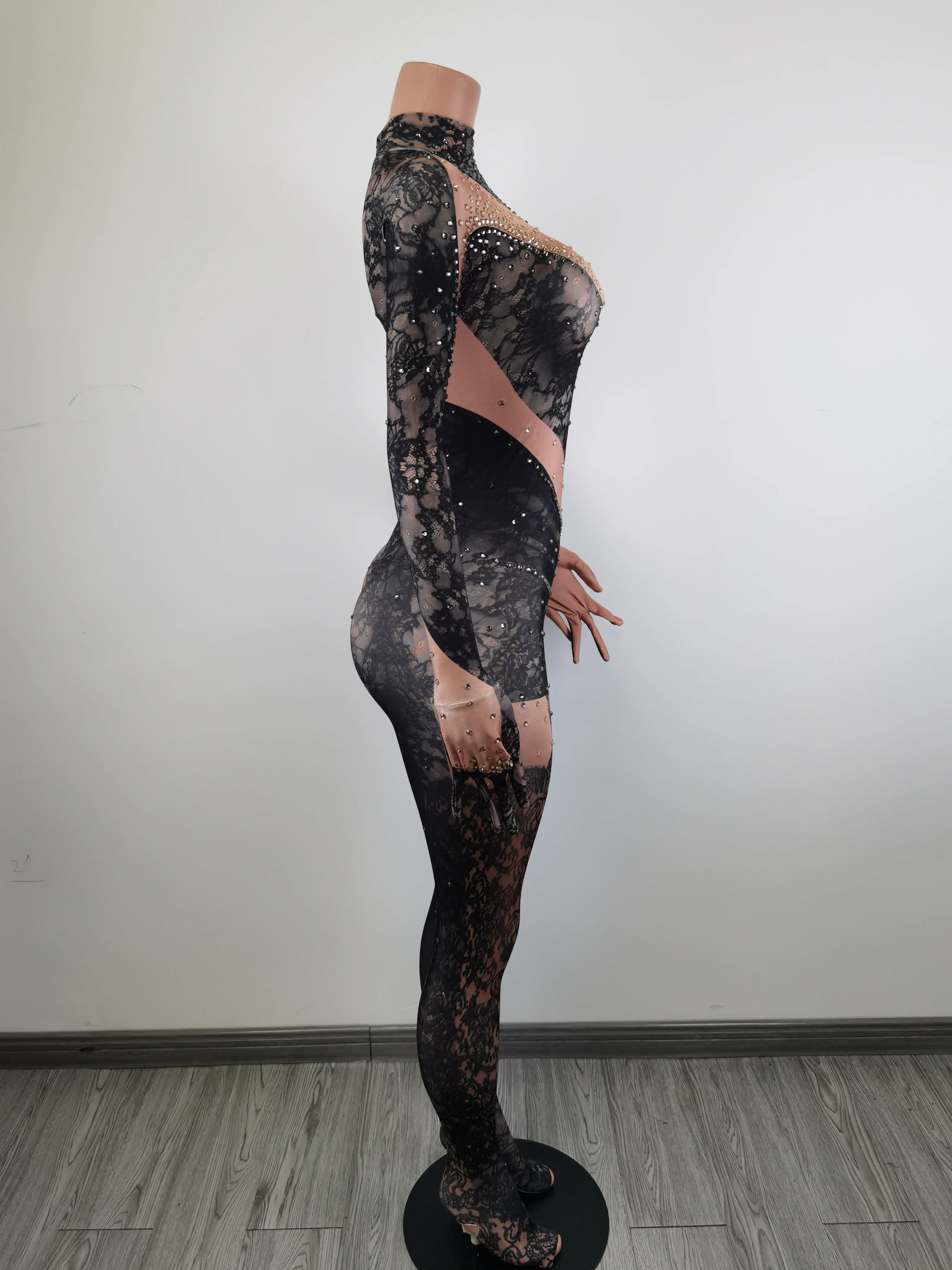 Sexy Slim Fit Rompers One Piece Bodysuit Women Rhinestone Jumpsuits Fashion Black Lace Pattern Pole Dancer Leotard Club Outfits