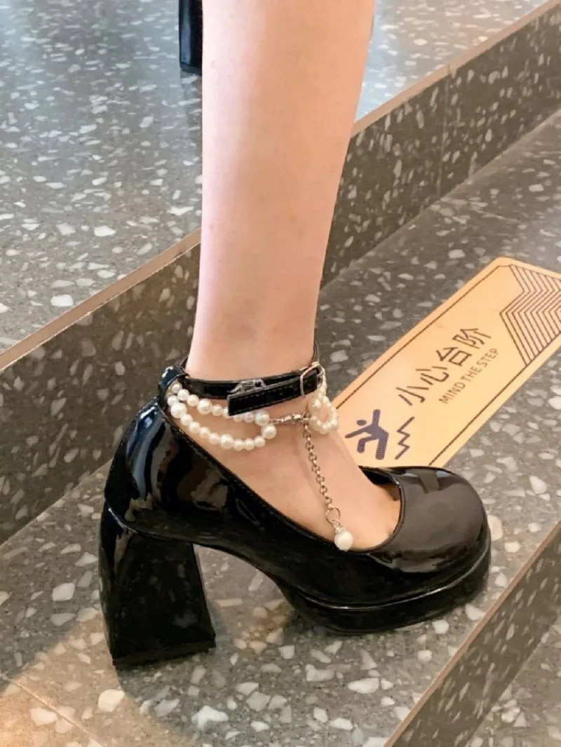 Classic black and white Mary Jane platform high-heeled shoes for ladies. Features a pearl pendant design. Ideal for parties.