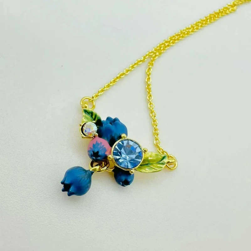 

Trendy Fashion Cute Enamel Fruit Blueberry Green Leaf Sapphire Rhinestone Blueberry Pendant Necklace Collarbone Chain for Women