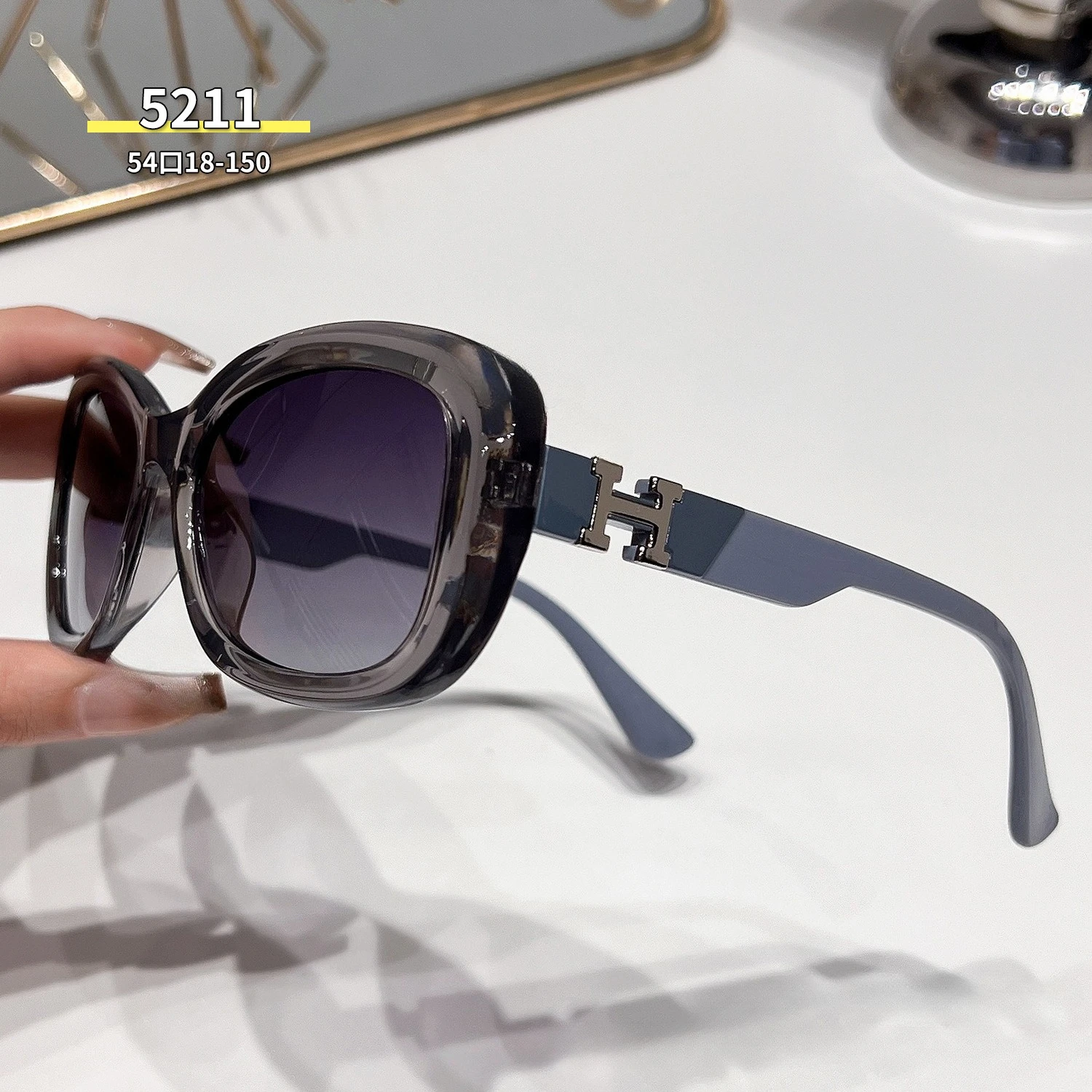 نظارات شمسية مستقطبة بإطار صغير للسيدات جديدة لعام 2025 - حماية فاخرة من الأشعة فوق البنفسجية 400، ظلال شمسية عصرية راقية