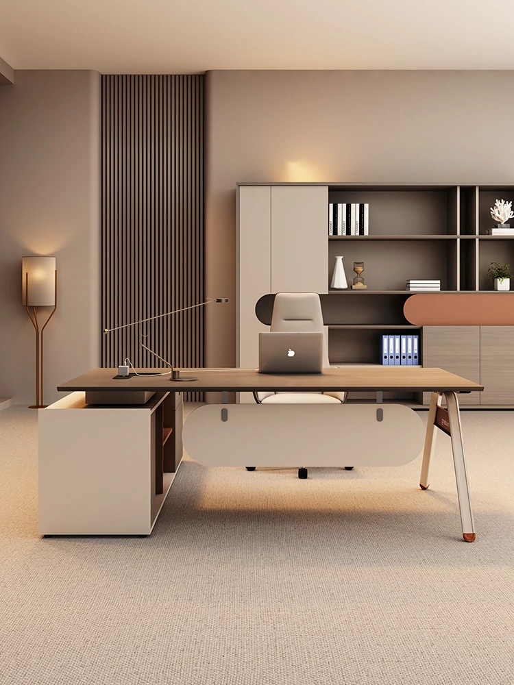 

Простой современный комплект стола и стула для руководителя, менеджера, супервайзера, старшего специалиста.