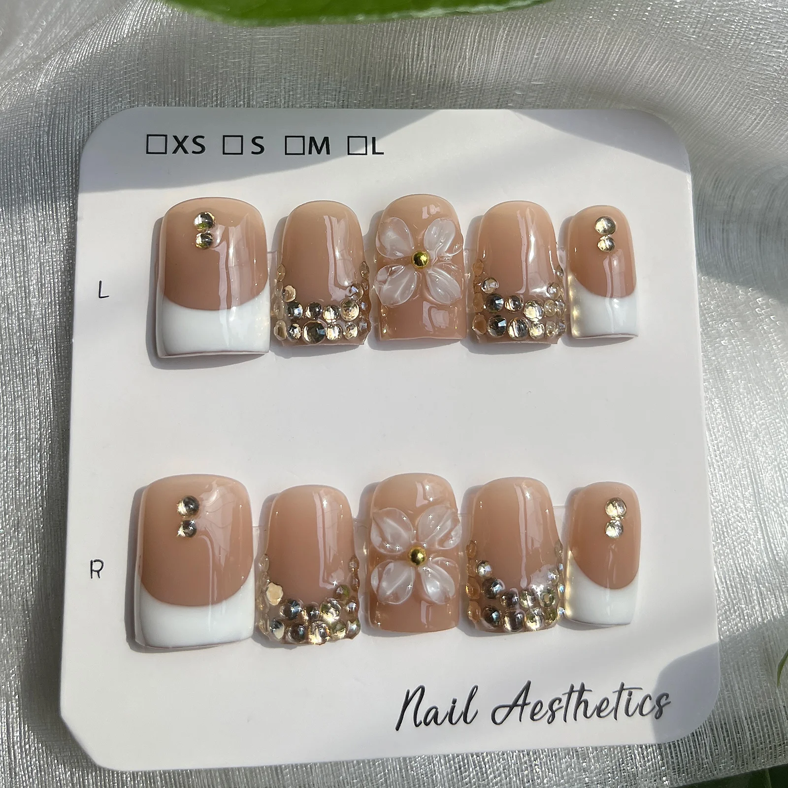 Handmade Short Square Press On Nails Nude White French Tip 3D Flower Rhinestone Fake Nails Reusable Glue On False Nails Uñas