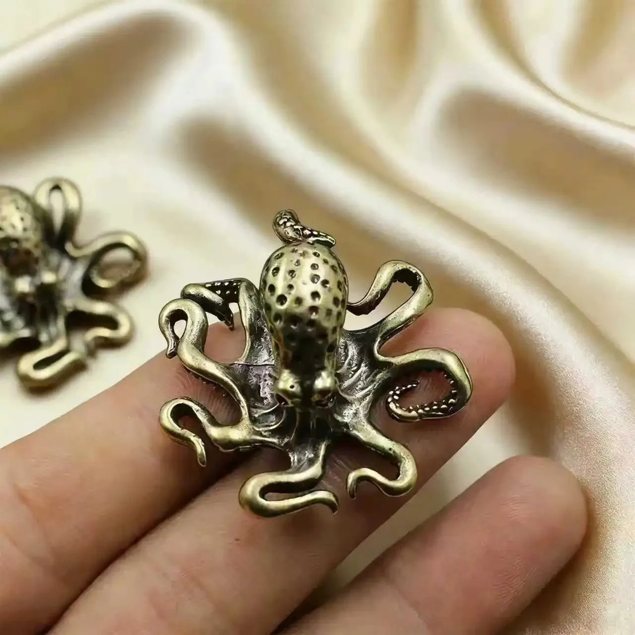 Antique - style Brass Octopus Statues Mini Desktop Decor for Home Creative Tea Pets Handicrafts Small Ornaments and Micro Models