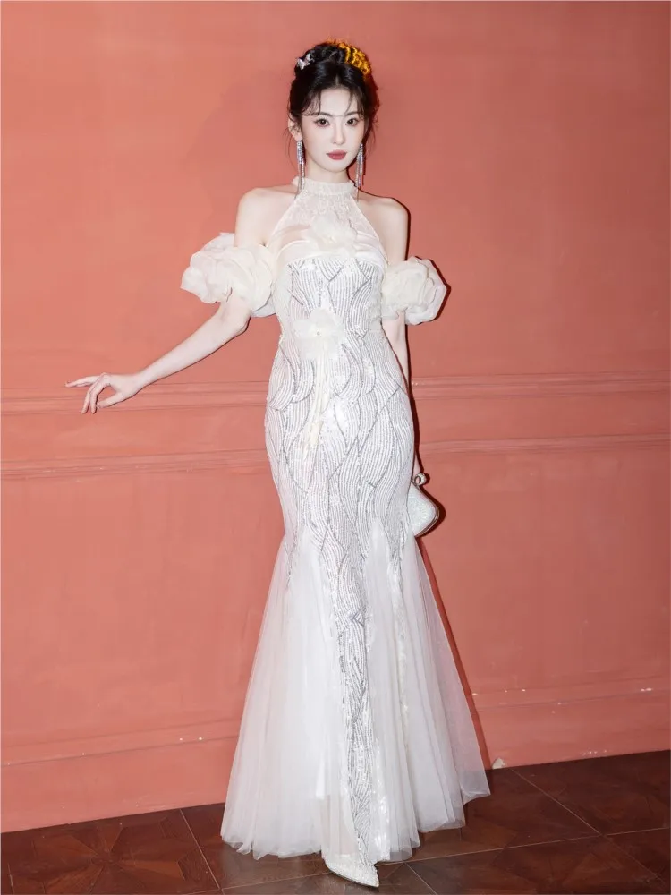 A light luxury and niche adult host with halter-neck design fishtail toasting student flash dress