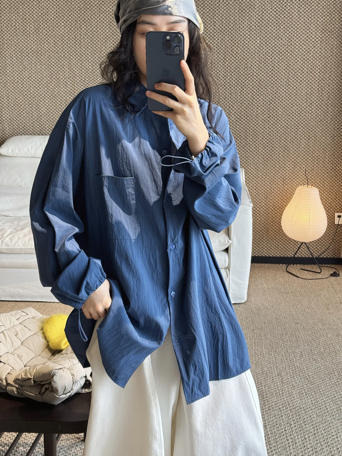 Einfaches und modisches Langarmshirt mit Revers und Kordelzug für den Vorfrühling, lockerer Silhouette und bequemem Oberteil für Damen