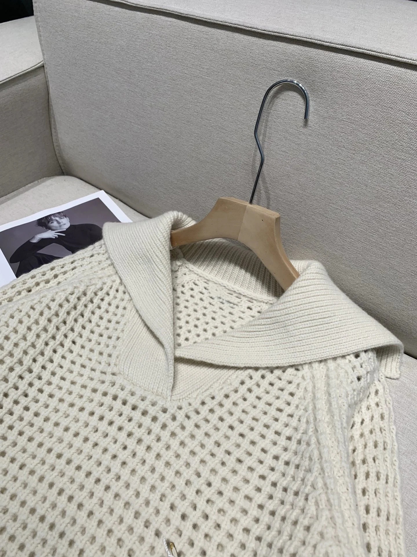 เสื้อสเวตเตอร์ไหมแคชเมียร์ถักลายฉลุแฟชั่นคุณภาพสูงสำหรับผู้หญิง คอลเลคชั่นฤดูใบไม้ร่วง/ฤดูหนาวใหม่