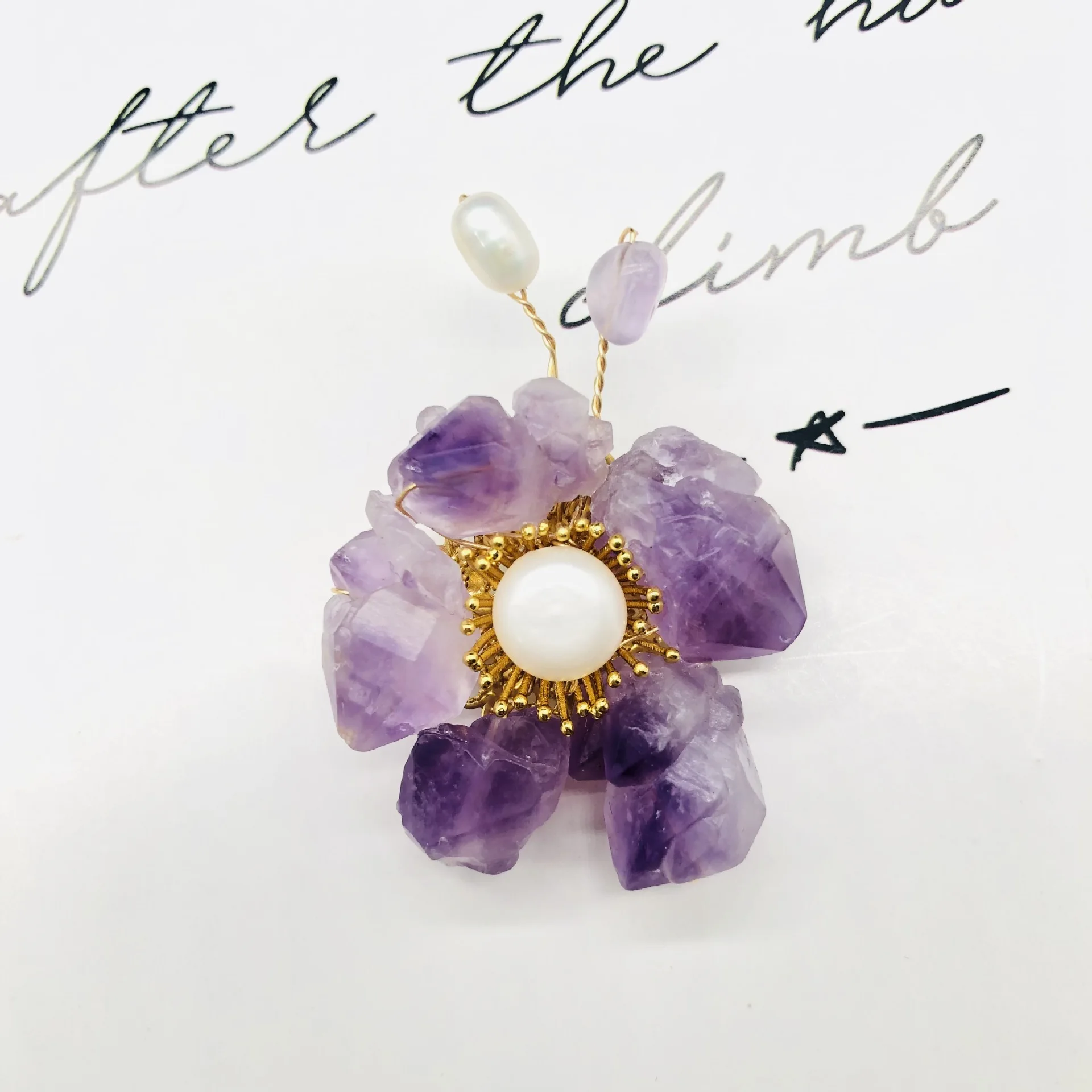 Purely hand-woven natural amethyst flower brooch women's fashion single product original design source manufacturer wholesale