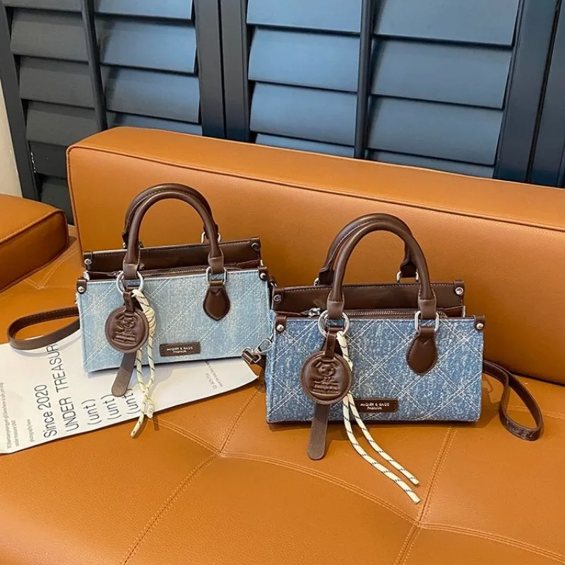 

Graceful Sleek Handbag High-End Gala Dinner Formal Occasion 2025 New Model Stylish Exquisite Glamorous Timeless Versatile Chic