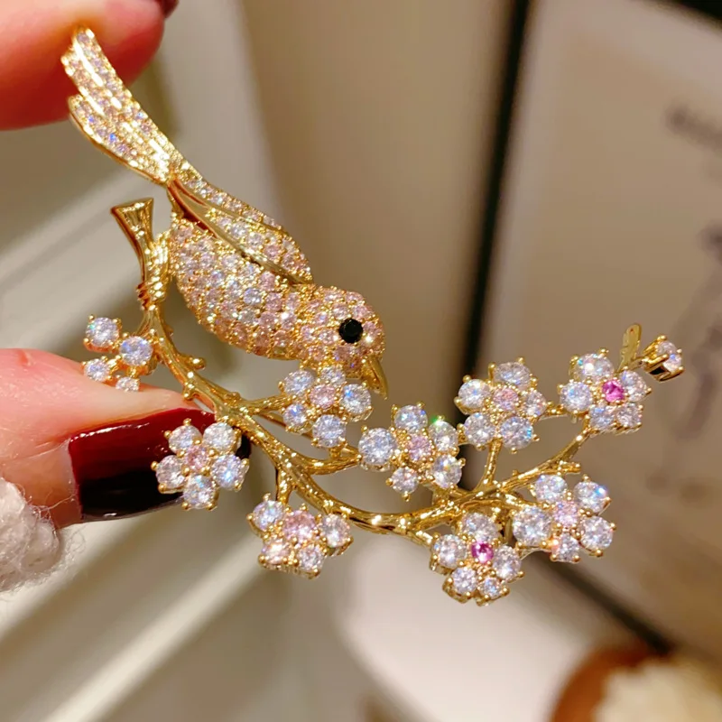 New Fashion Cute Magpie Flower Brooches for Women Clothing Accessories Pins Luxury Micro-inlaid Zircon Delicate Corsage Jewelry