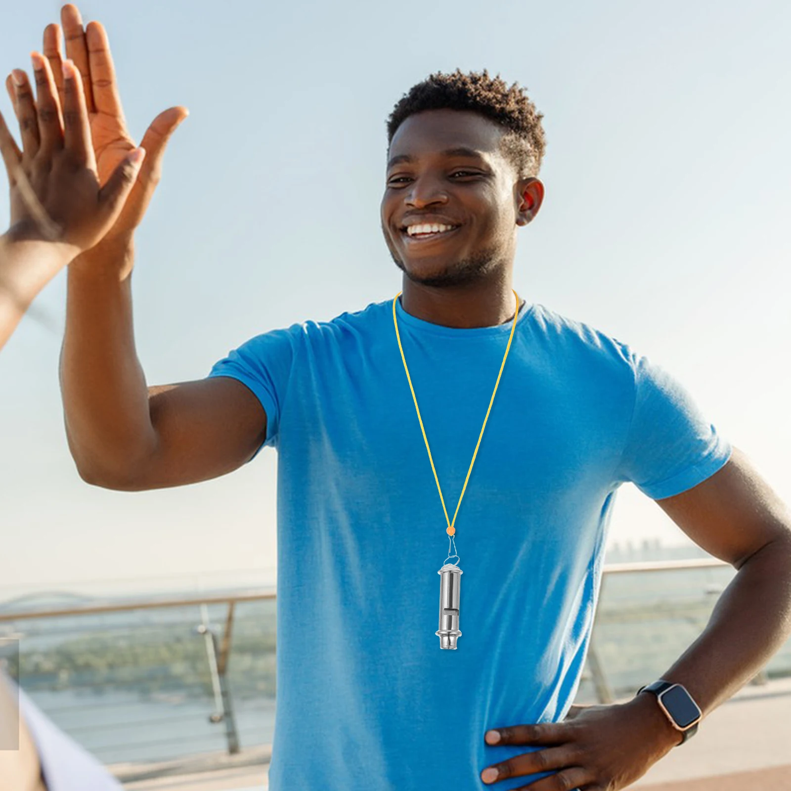 

Аварийный свисток из нержавеющей стали, портативный, громкий для пеших прогулок, кемпинга, футбола, баскетбола, тренировок домашних животных, активного отдыха, выживания