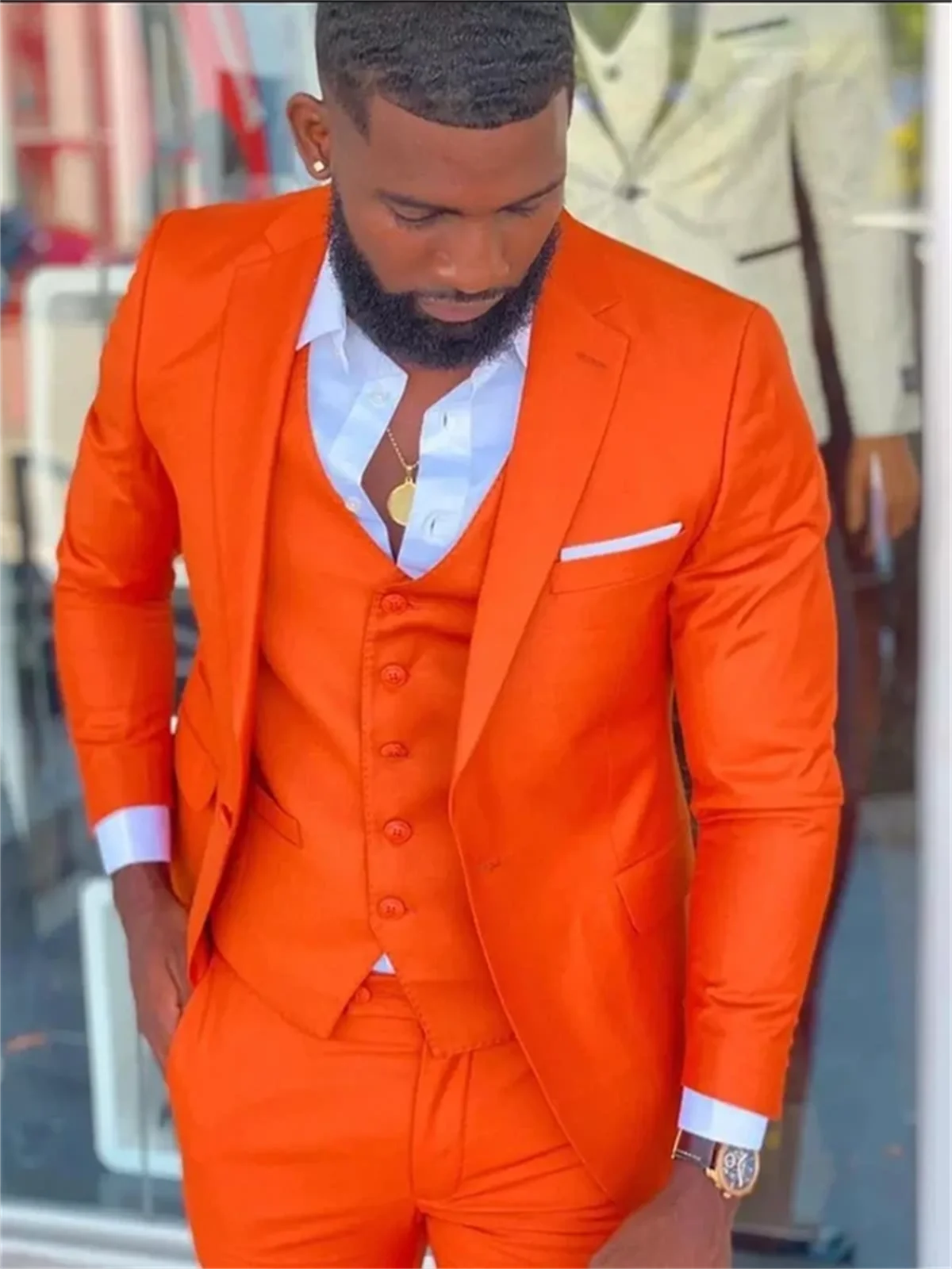 

Костюм мужской приталенный, 3 предмета, ярко-оранжевый, с вырезом на лацканах, для свадьбы, выпускного вечера, торжественных мероприятий, смокинг, пиджак