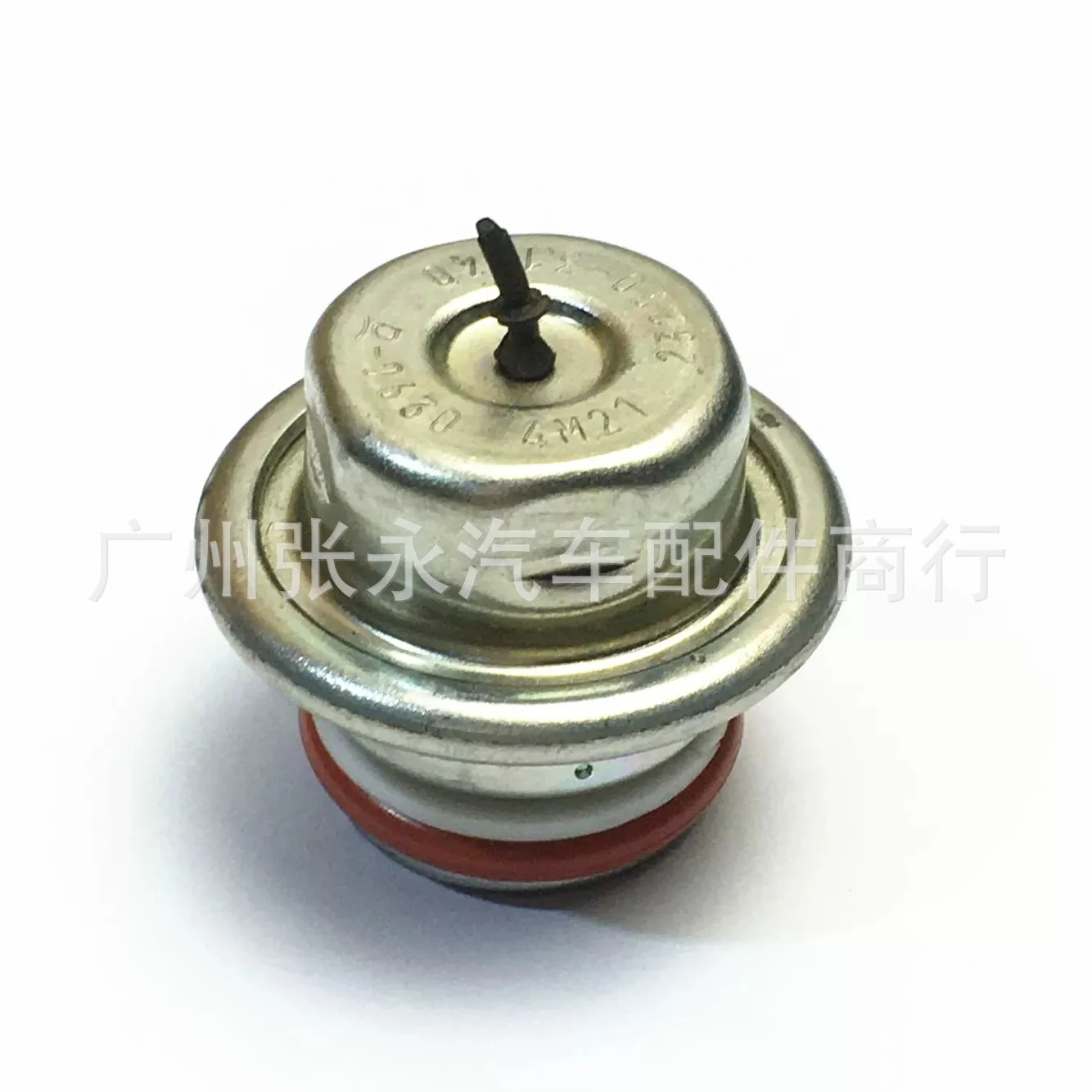 Suitable for auto parts Toyota DENSO fuel pressure sensor 195250-0631 23270-31040