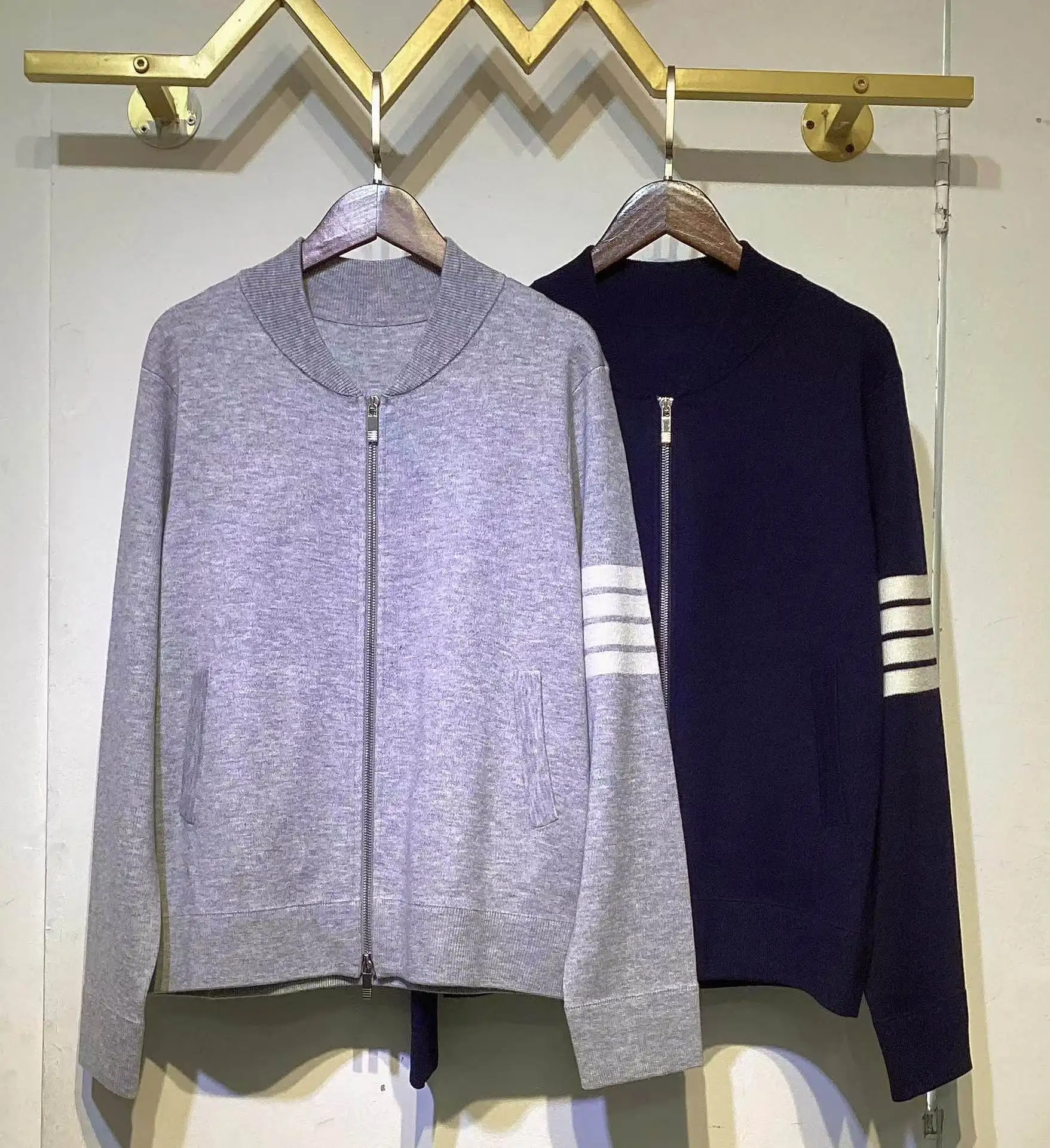 

T&B's new round neck style commuter long sleeved zipper cardigan sweater