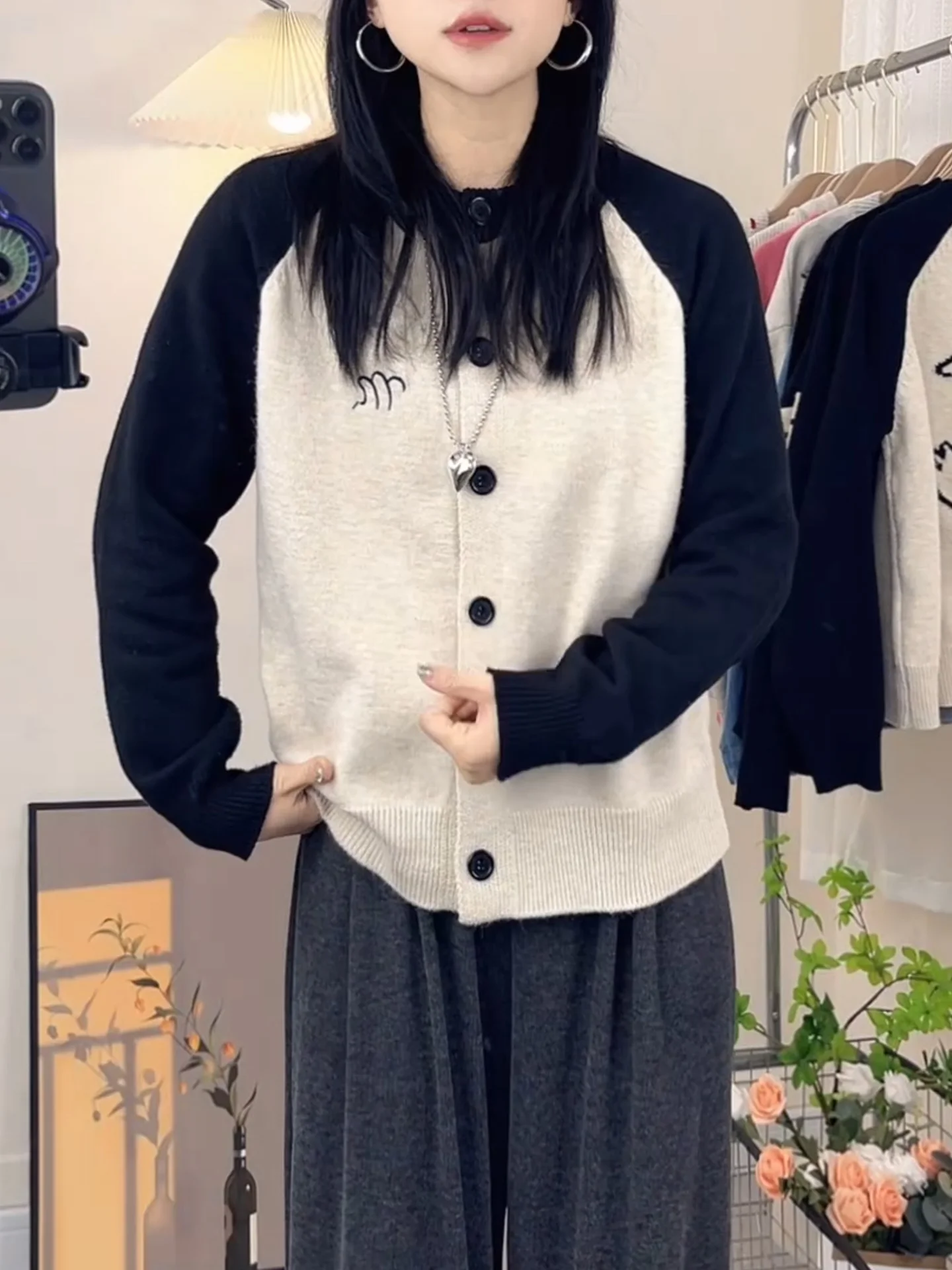 

Корейский кардиган-свитер с круглым вырезом и цветовыми блоками, женский, в университетском стиле, с длинными рукавами, универсальный, стройнящий, вязаный топ