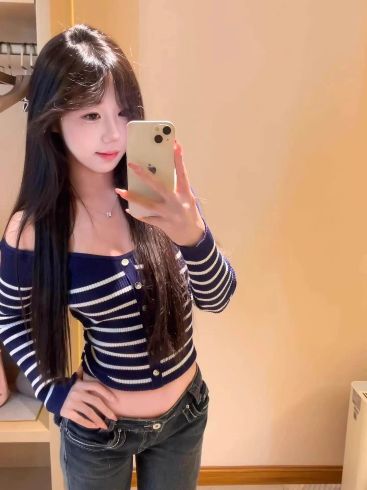 

Элегантный короткий вязаный топ на одно плечо в полоску для женщин, весенняя коллекция, соблазнительный базовый слой, верхняя одежда, мягкий трикотаж